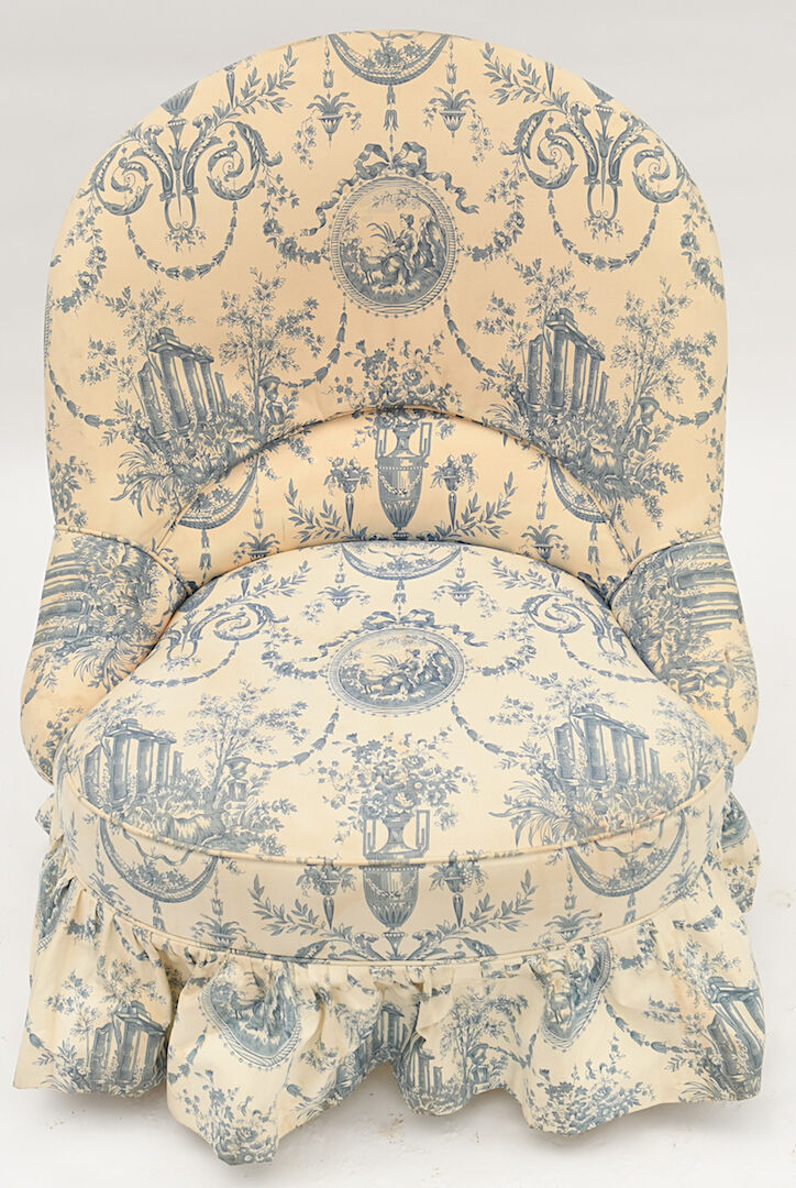 Toad armchair and its ottoman