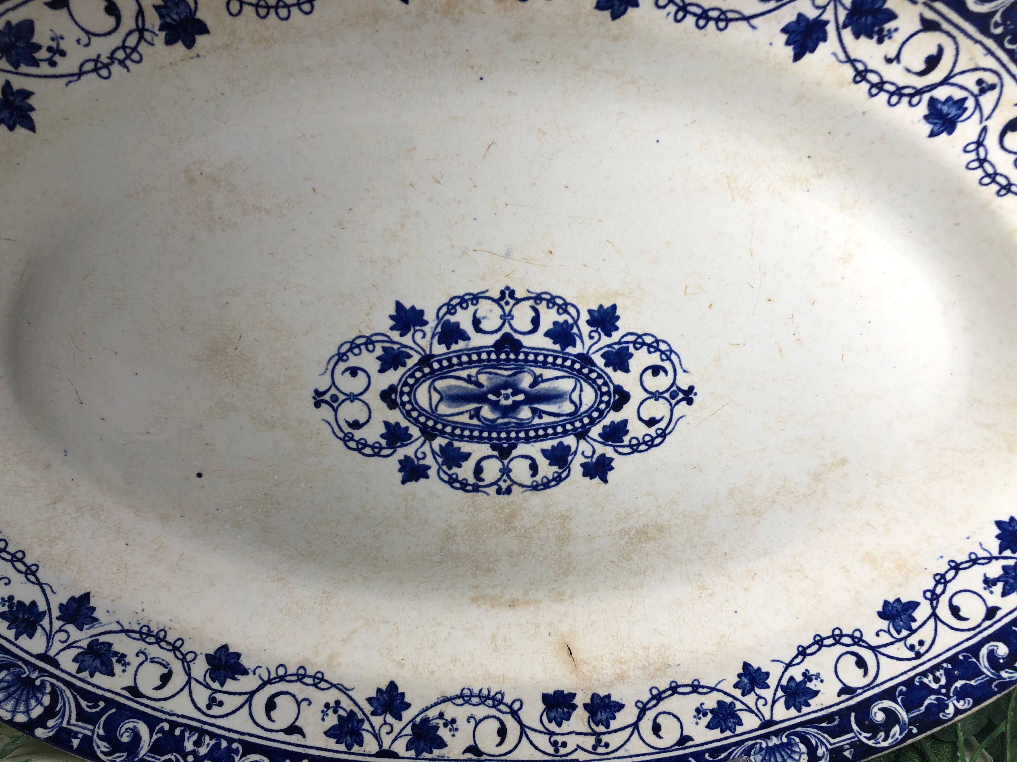 Oval dish Longwy model Louis XV white and blue 1850