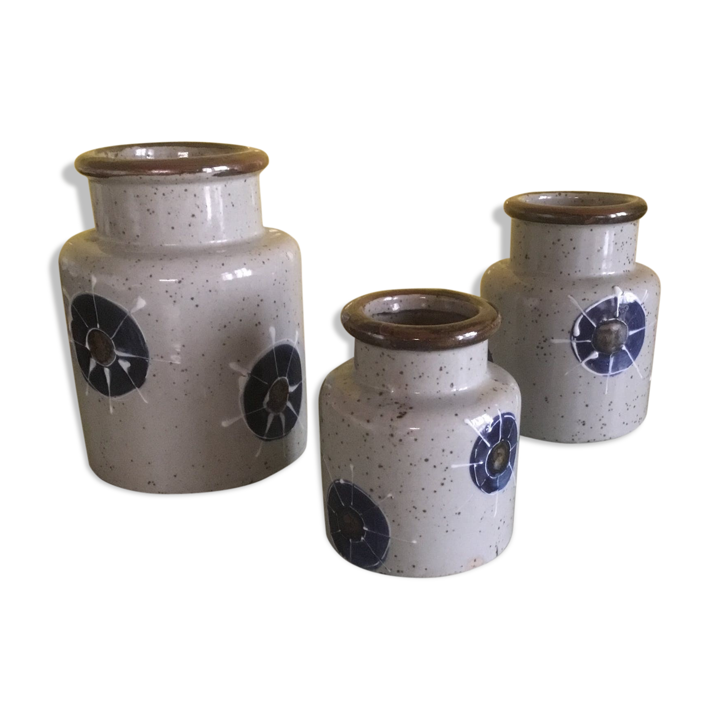 Series of sandstone pots
