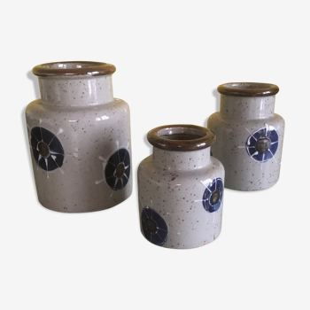 Series of sandstone pots