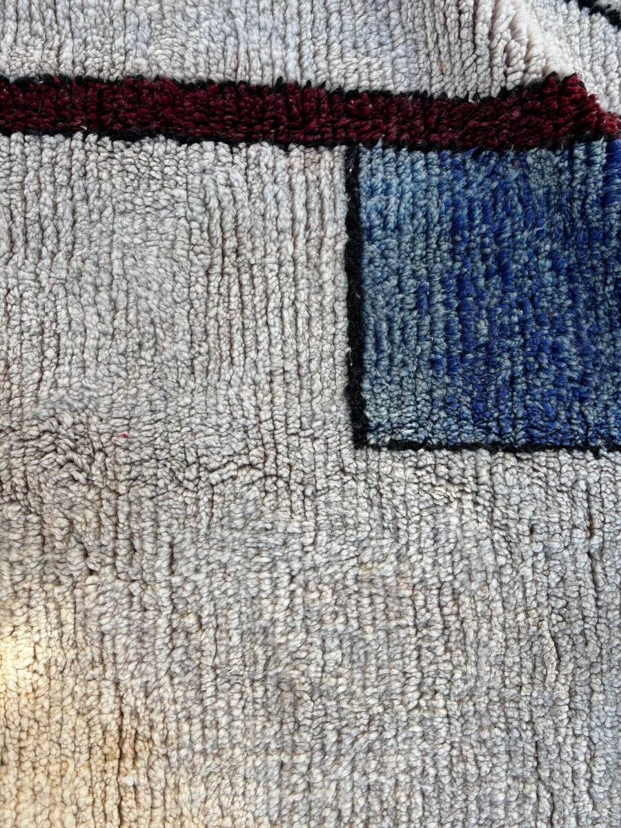 Large modern white Moroccan Beni Ouarain rug in wool.