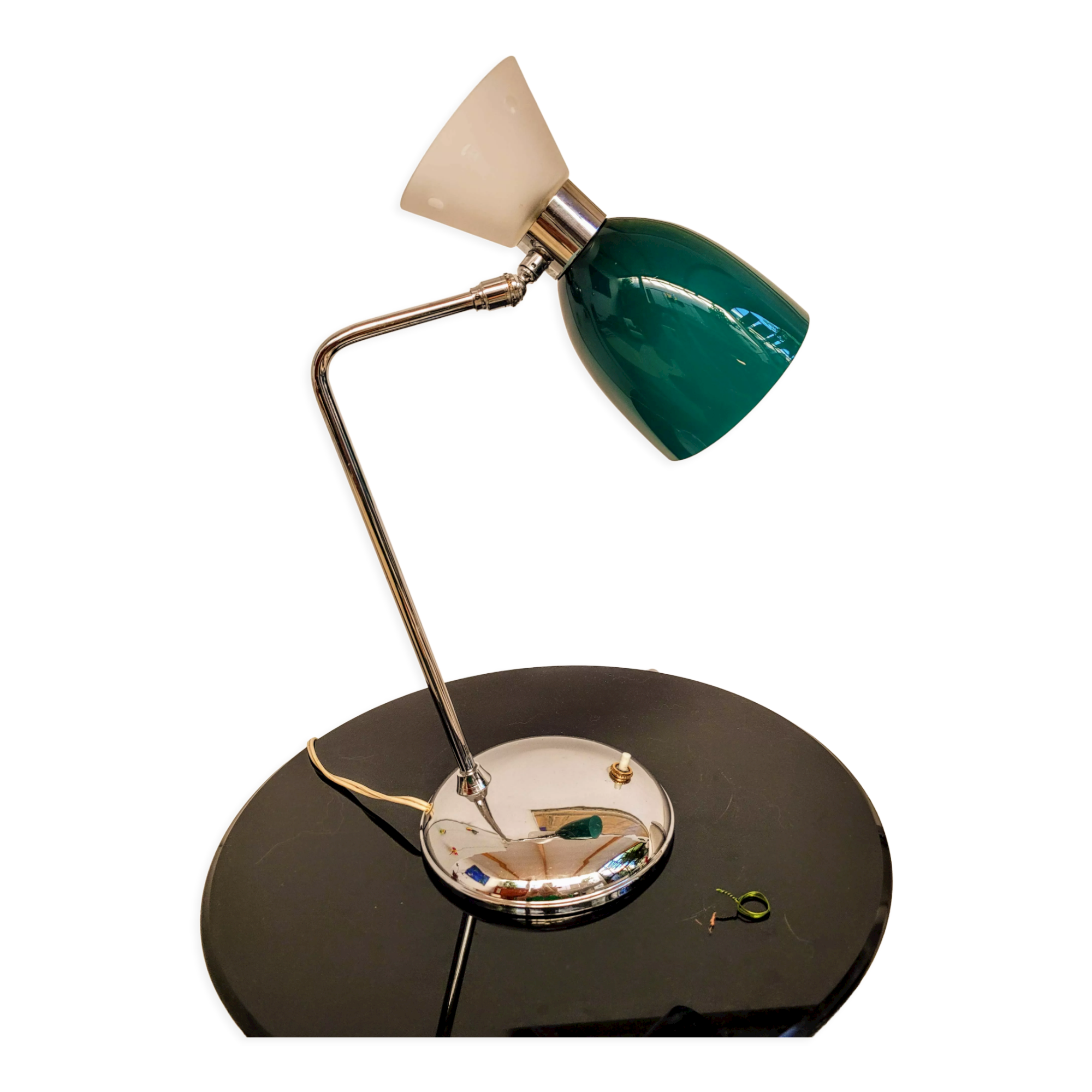 Chrome metal diabolo lamp and green globe