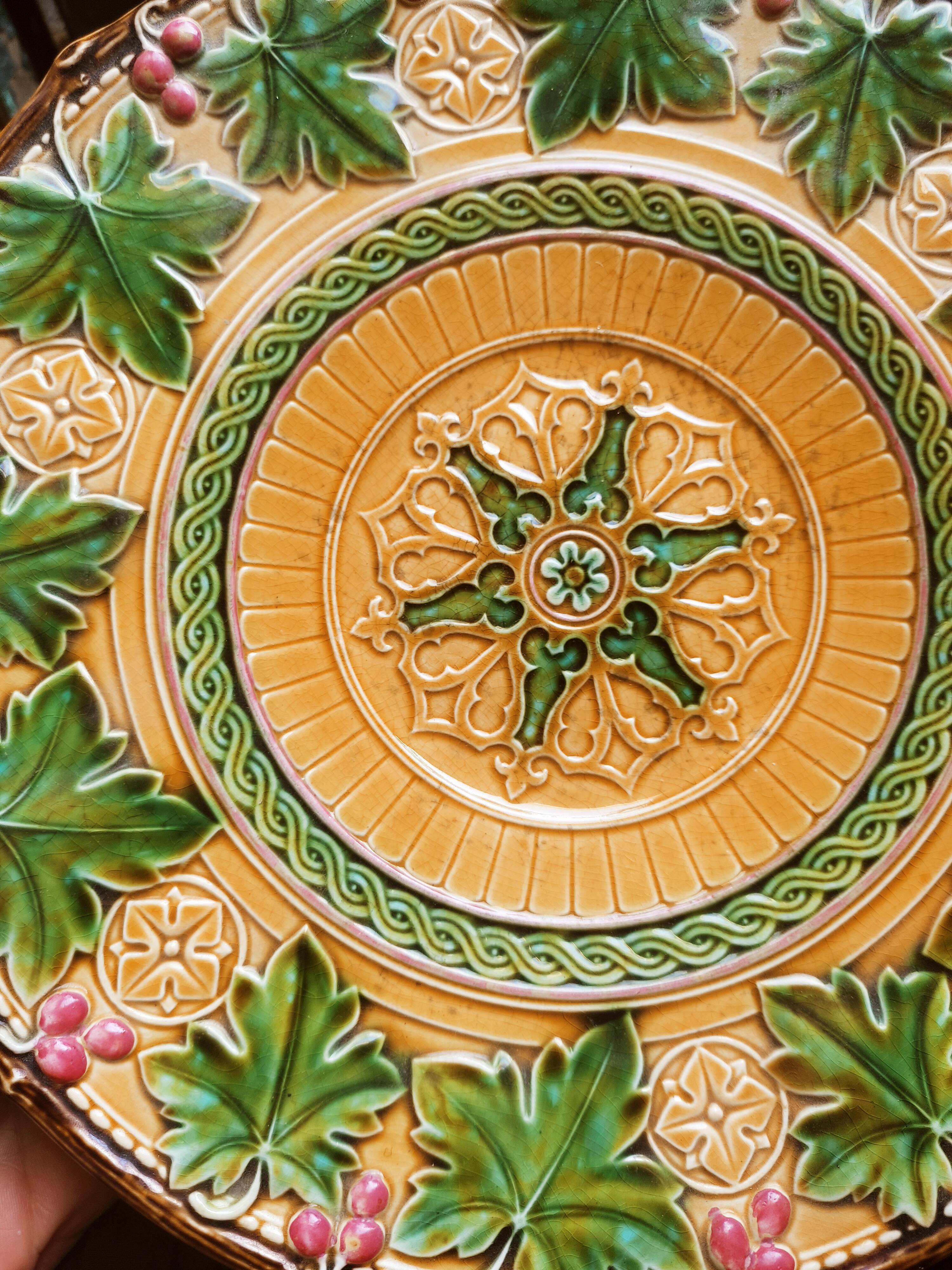 Dish on foot in slurry