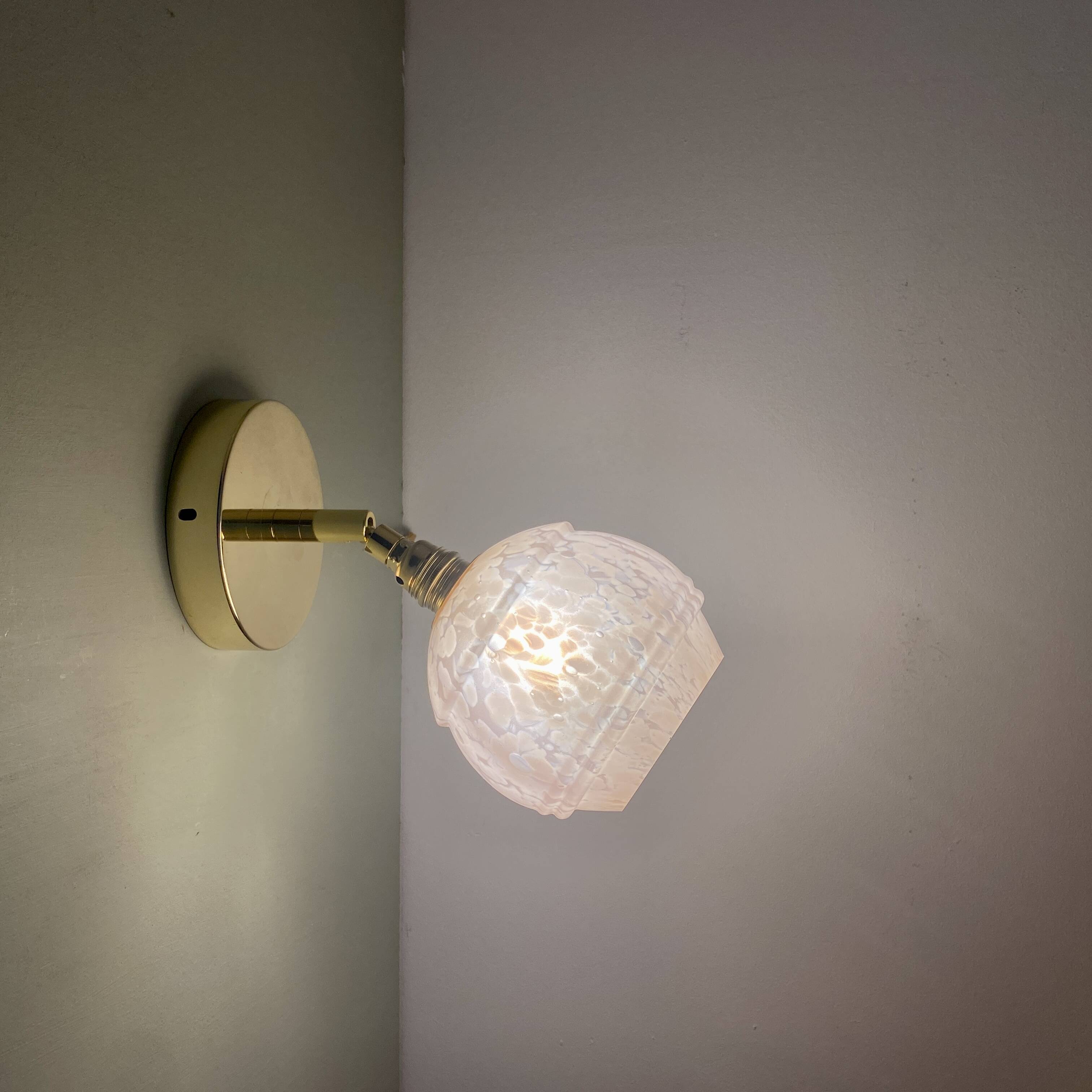 Vinatge tulip wall light in pink CLichy glass