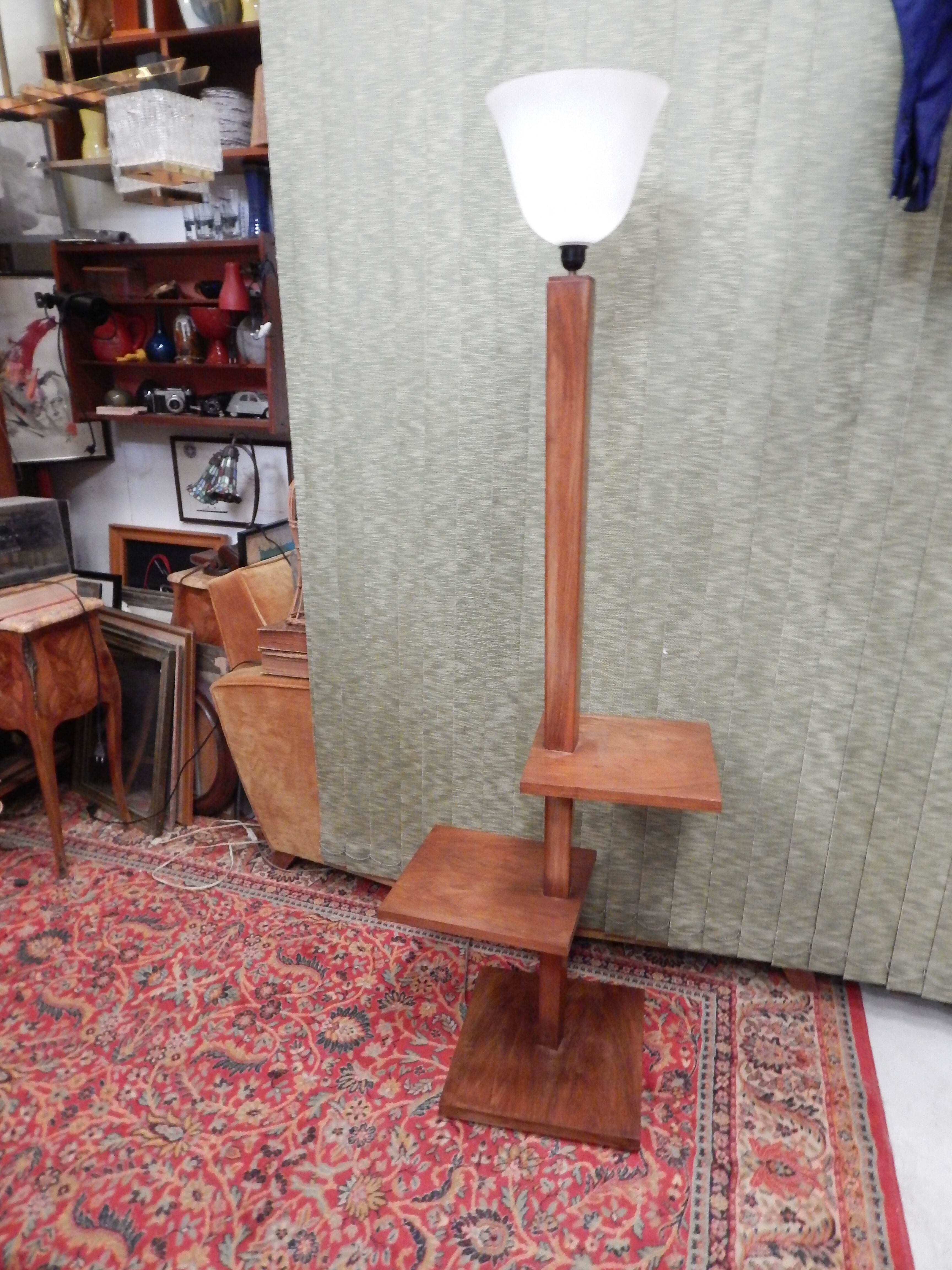 Lampadaire a tablette en palissandre epoque art deco