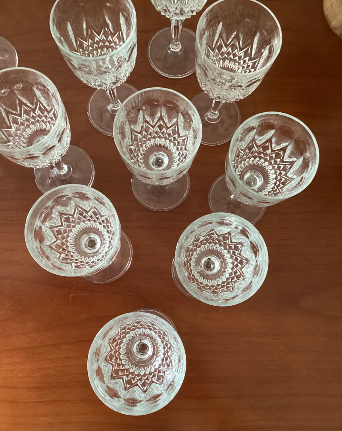 Lot of stemmed glass