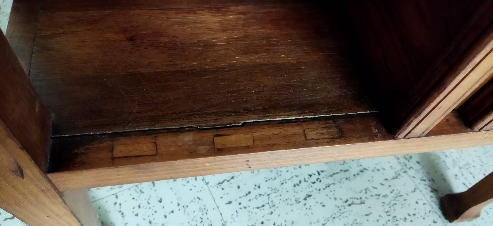 Vintage wooden side table with trompe-l'œil system.