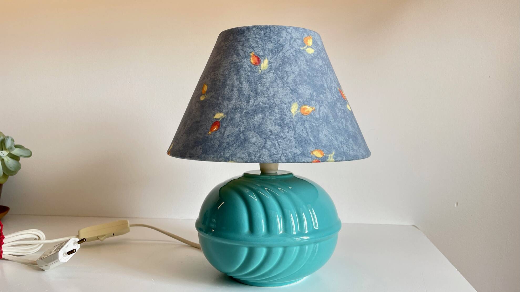 Lampe boule en céramique bleue vintage