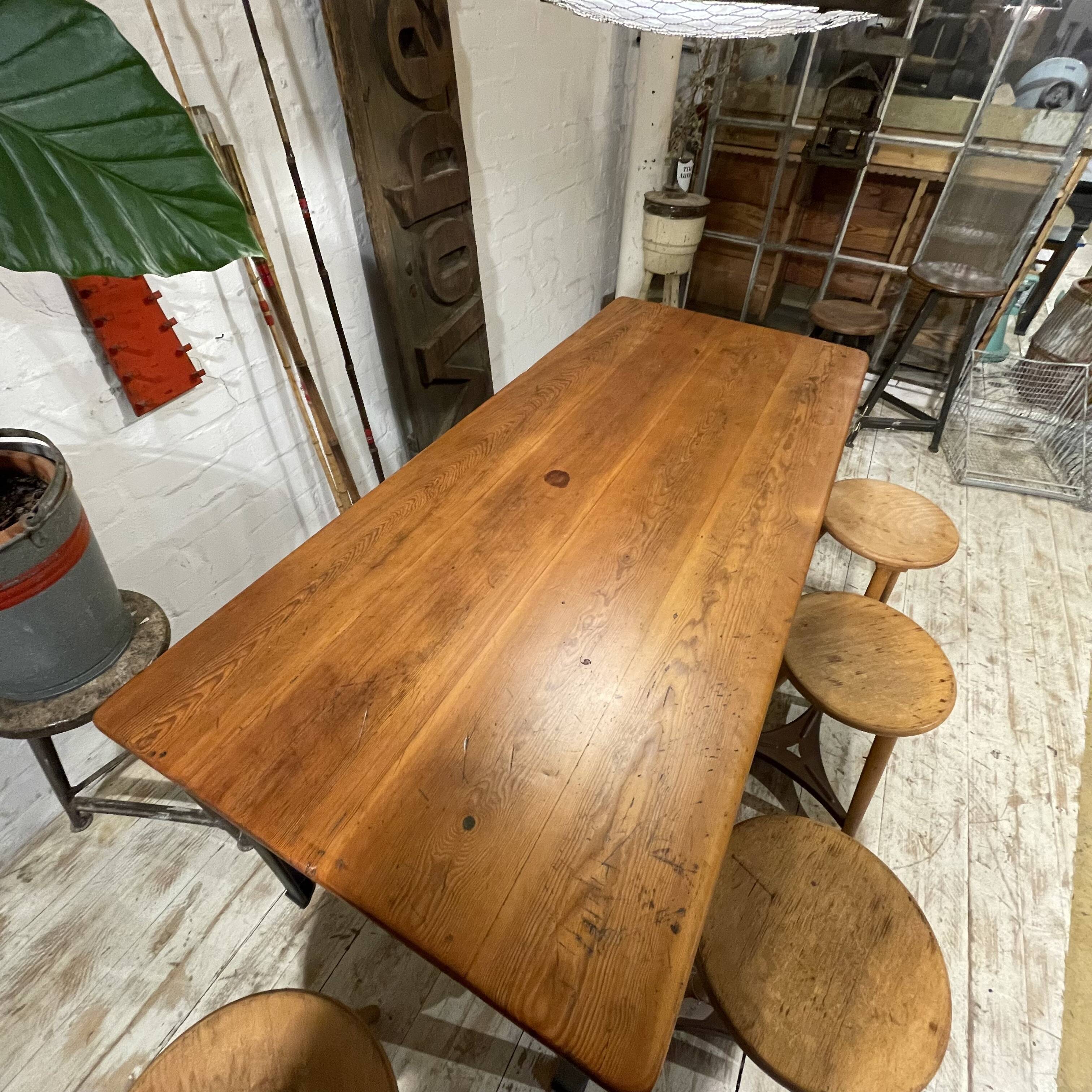 Esstisch „Telegraf“ Originalplatte Kiefer