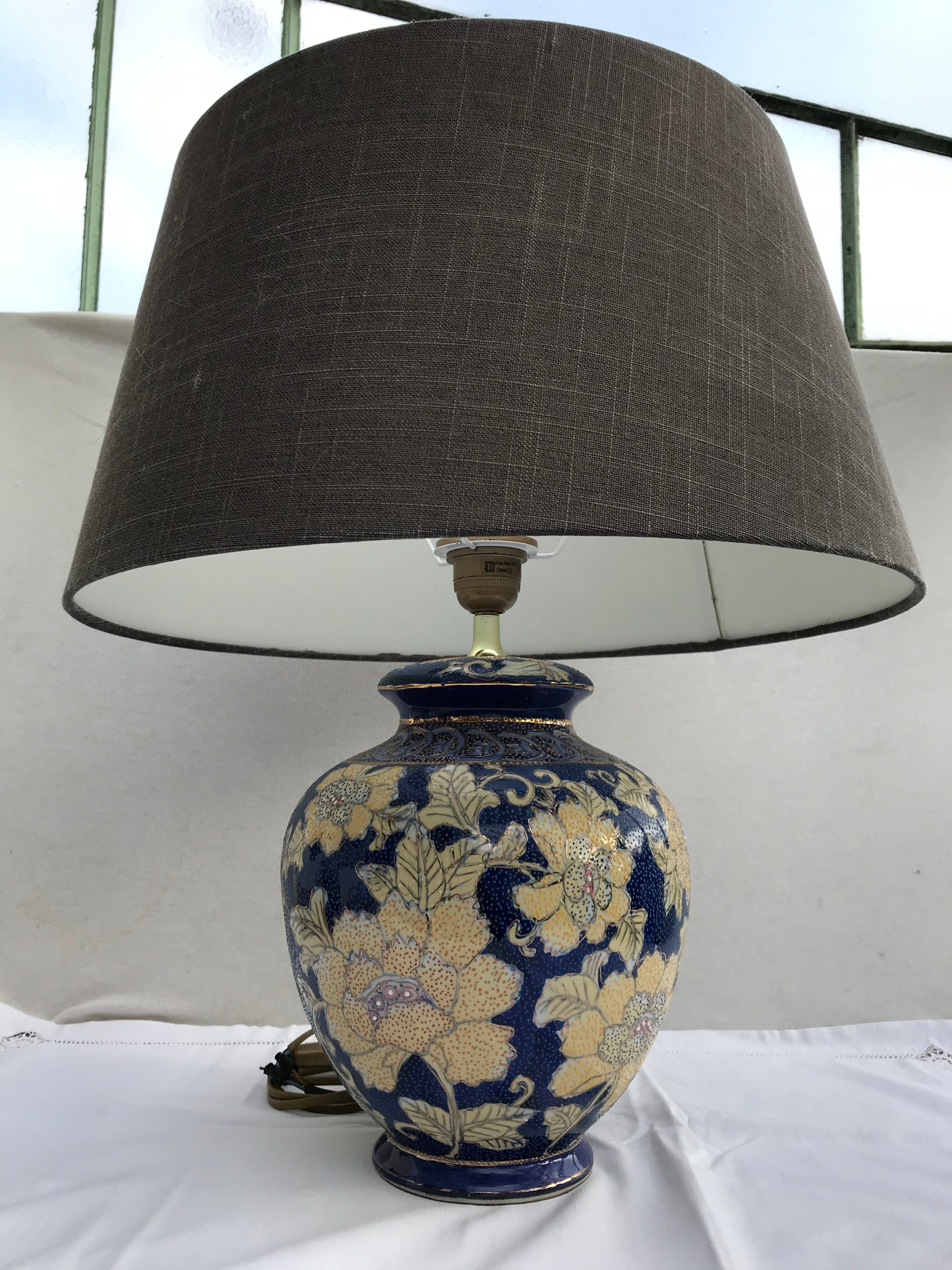 Ancient enamelled ceramic lamp drawing flowers - vintage grey daybat