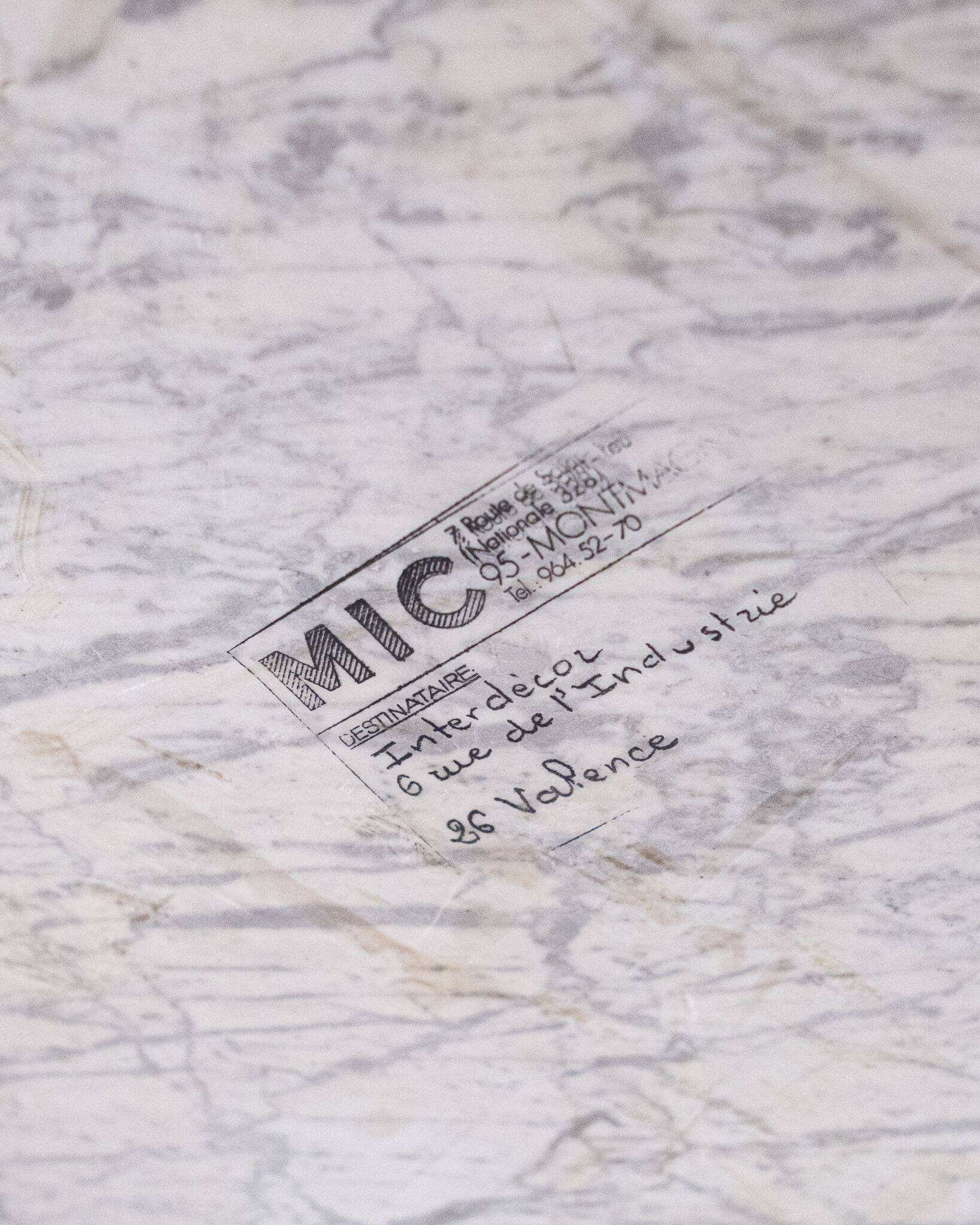 Round marble dining table, made in France, 1970-80.