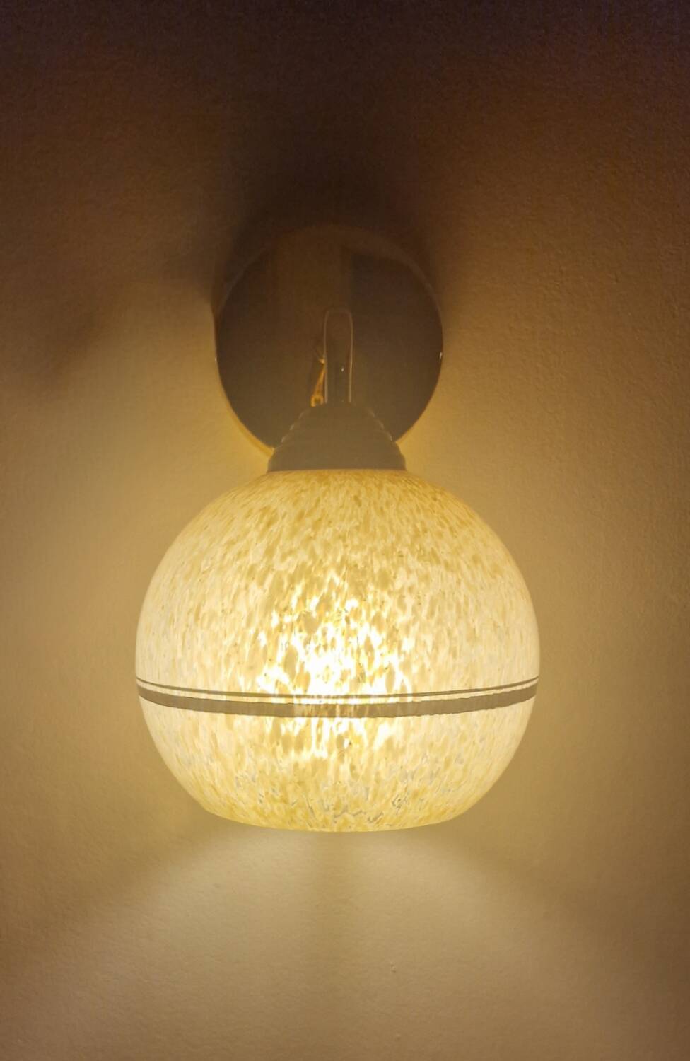 Art Deco wall light pink ball in Clichy glass with silver edging