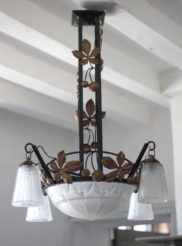Lustre Art déco en fer forgé et verre Muller Frères Lunéville