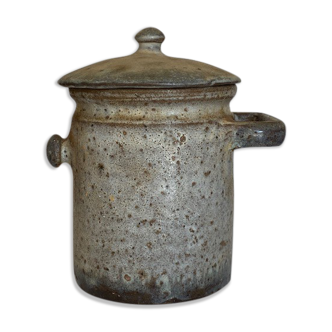Pot in reeds