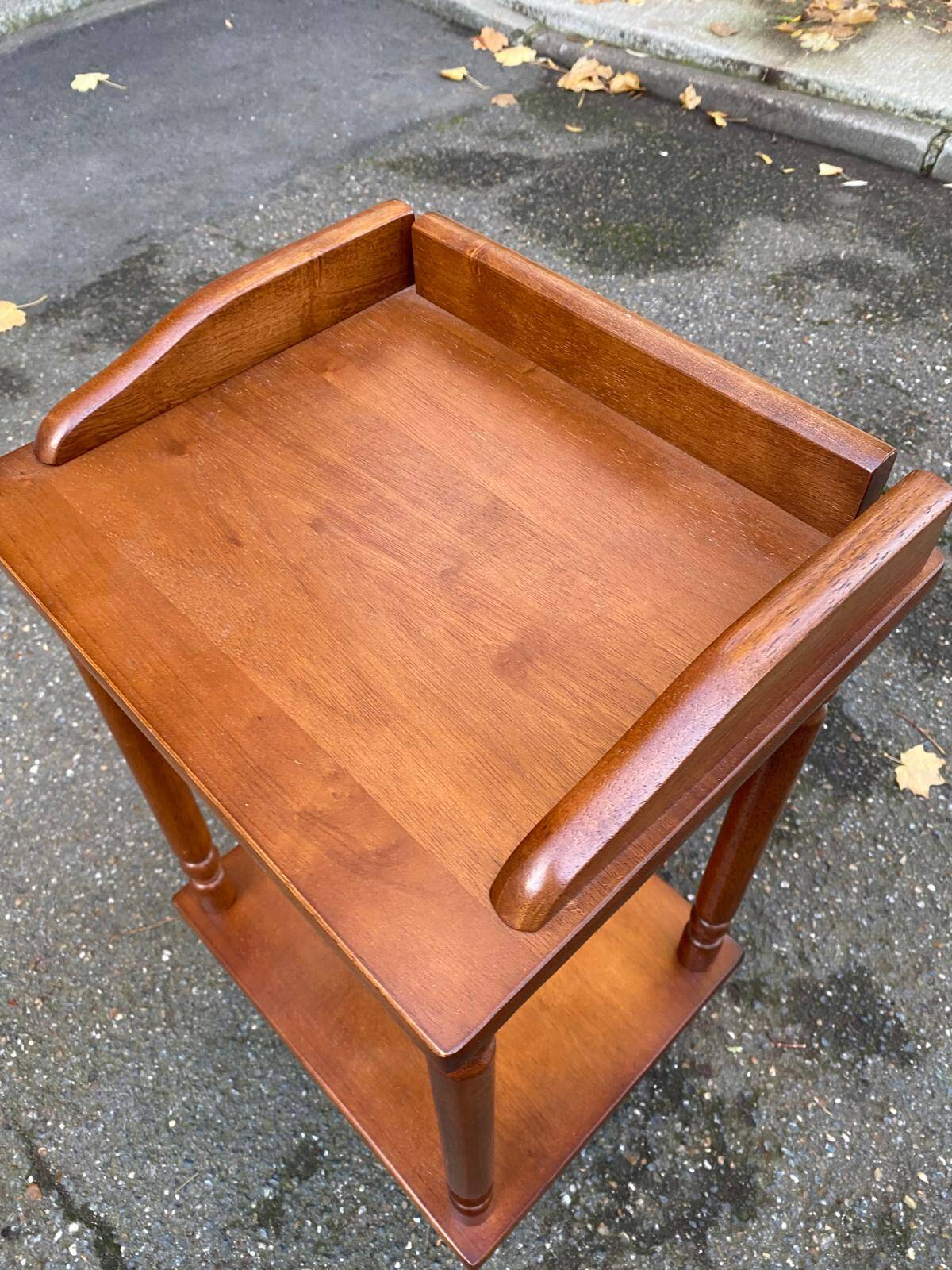 Solid wood shelf with carved legs
