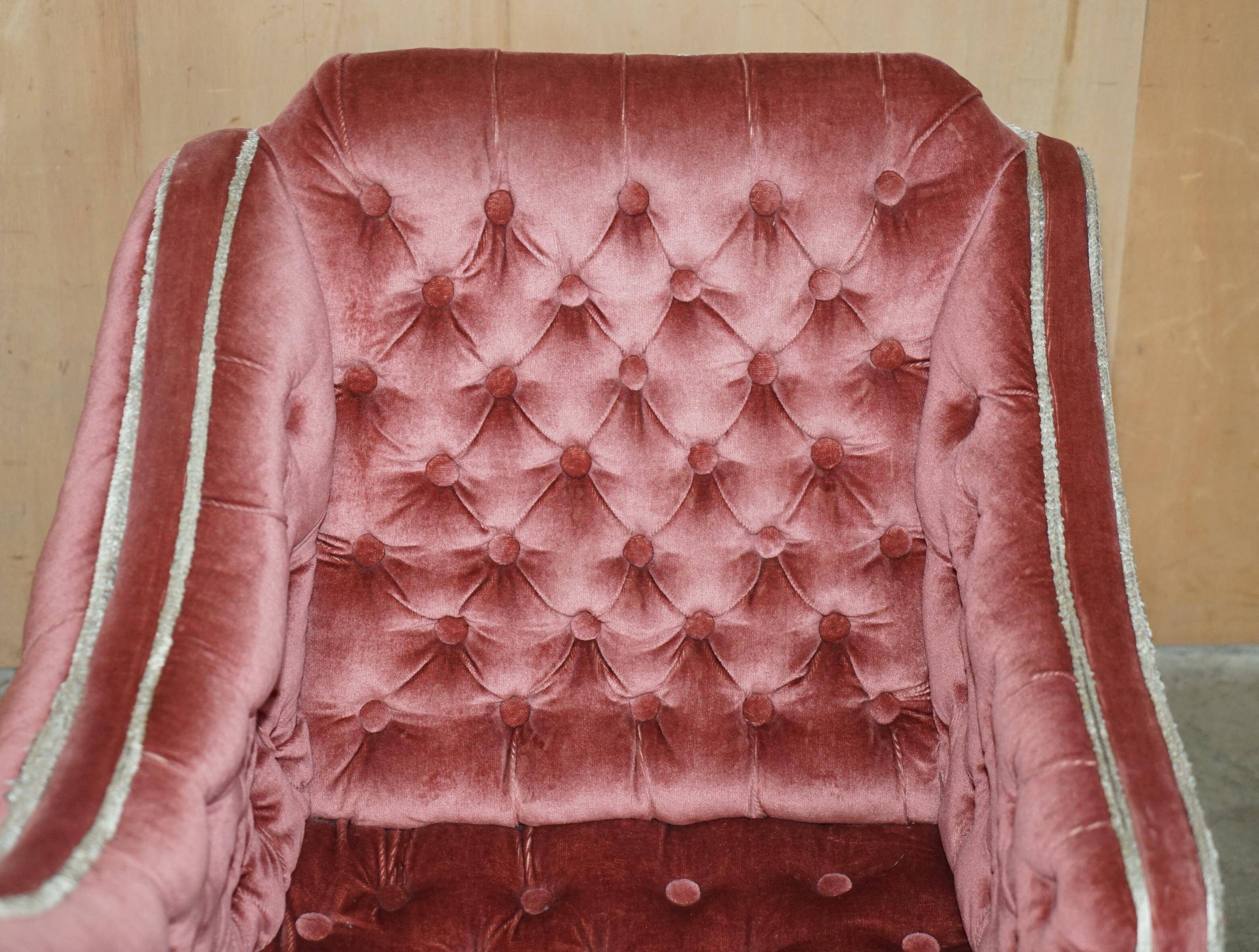 Chesterfield buttoned conversation sofa Regency