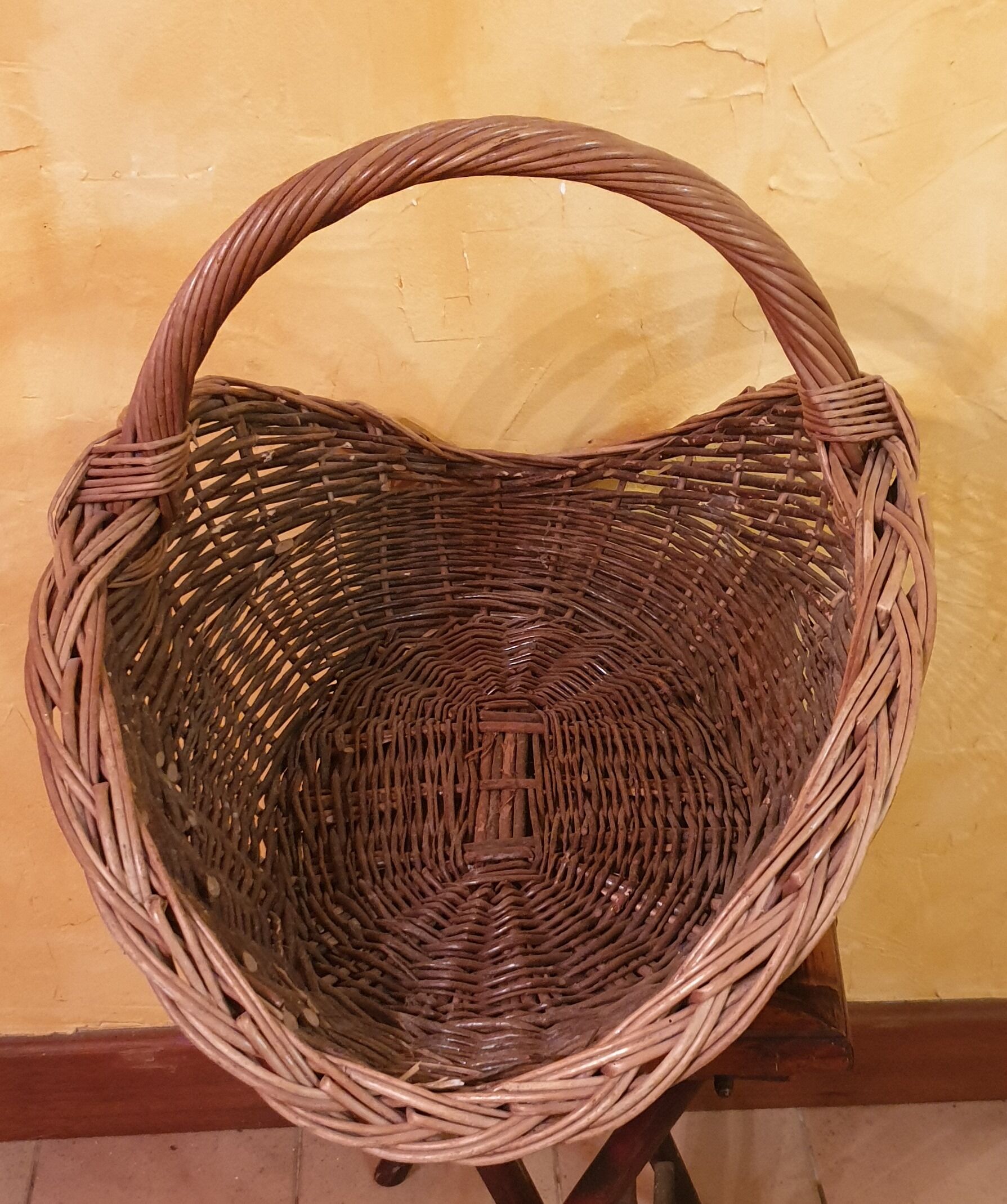 Wicker log basket