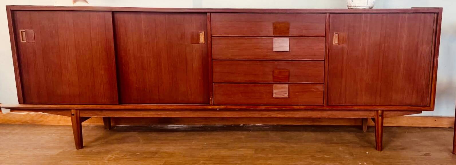 Scandinavian teak sideboard, 230 cm long, with 3 doors and 4 drawers.