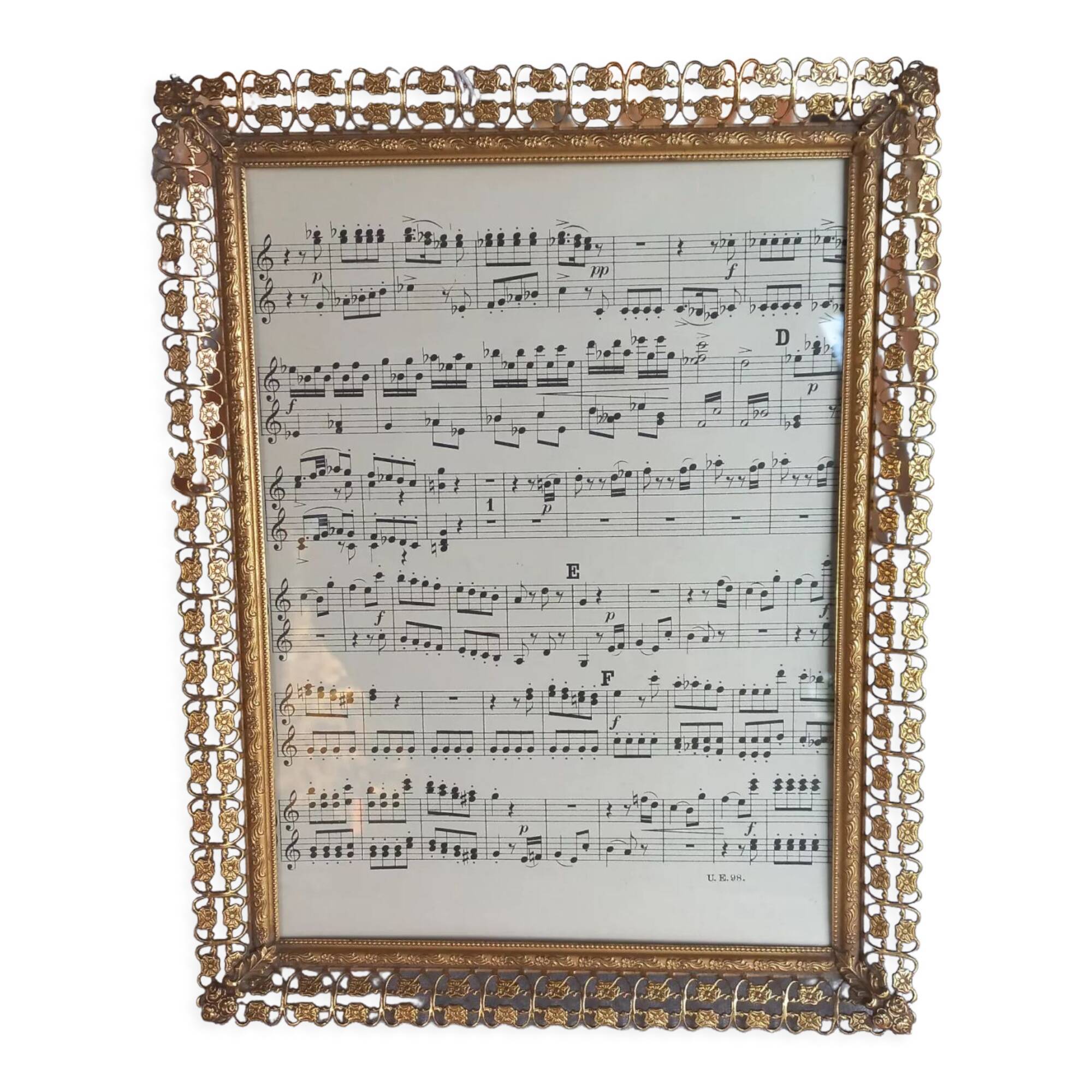 Chiseled gold pose photo frame