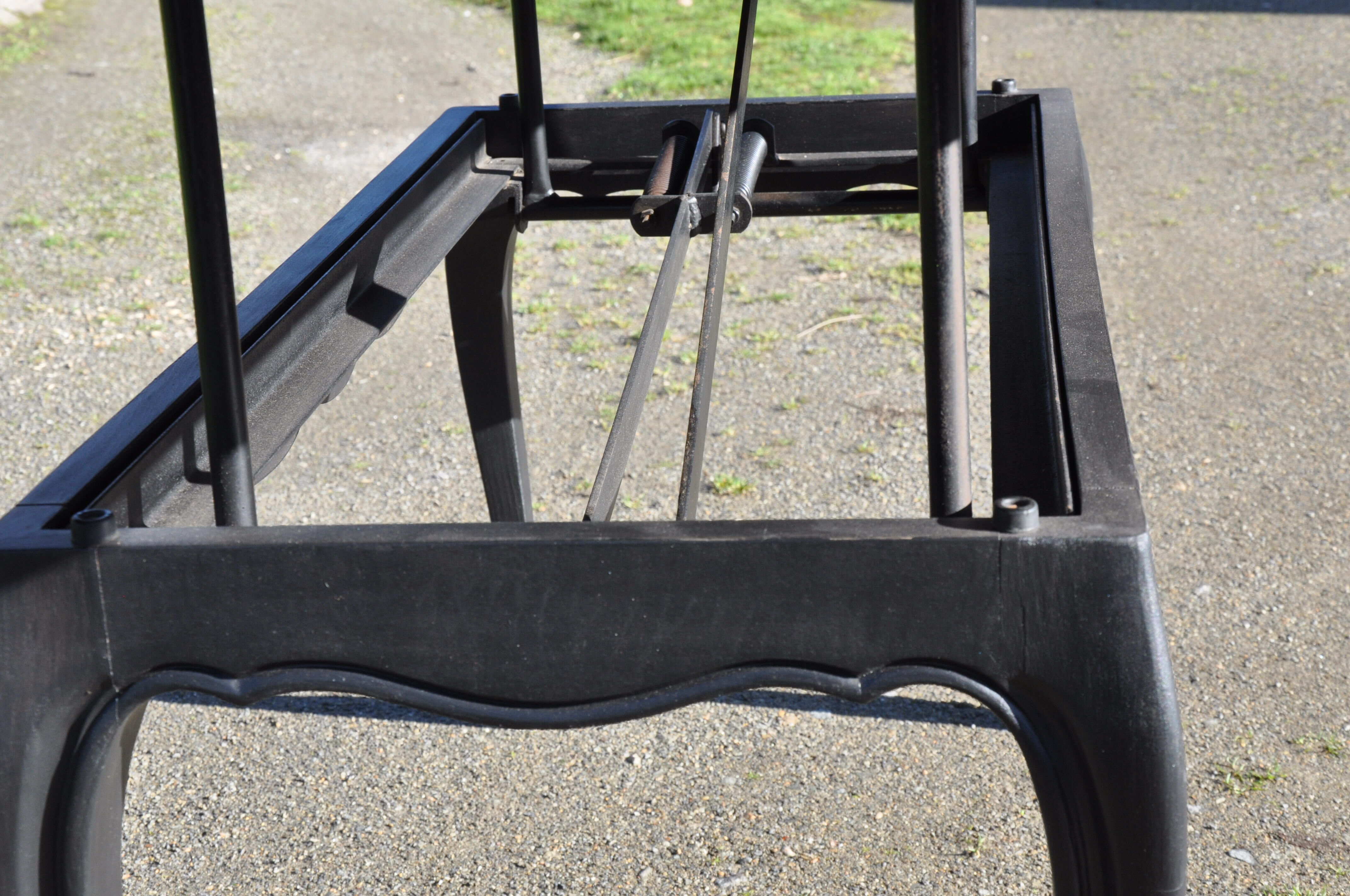 Lift-up coffee table