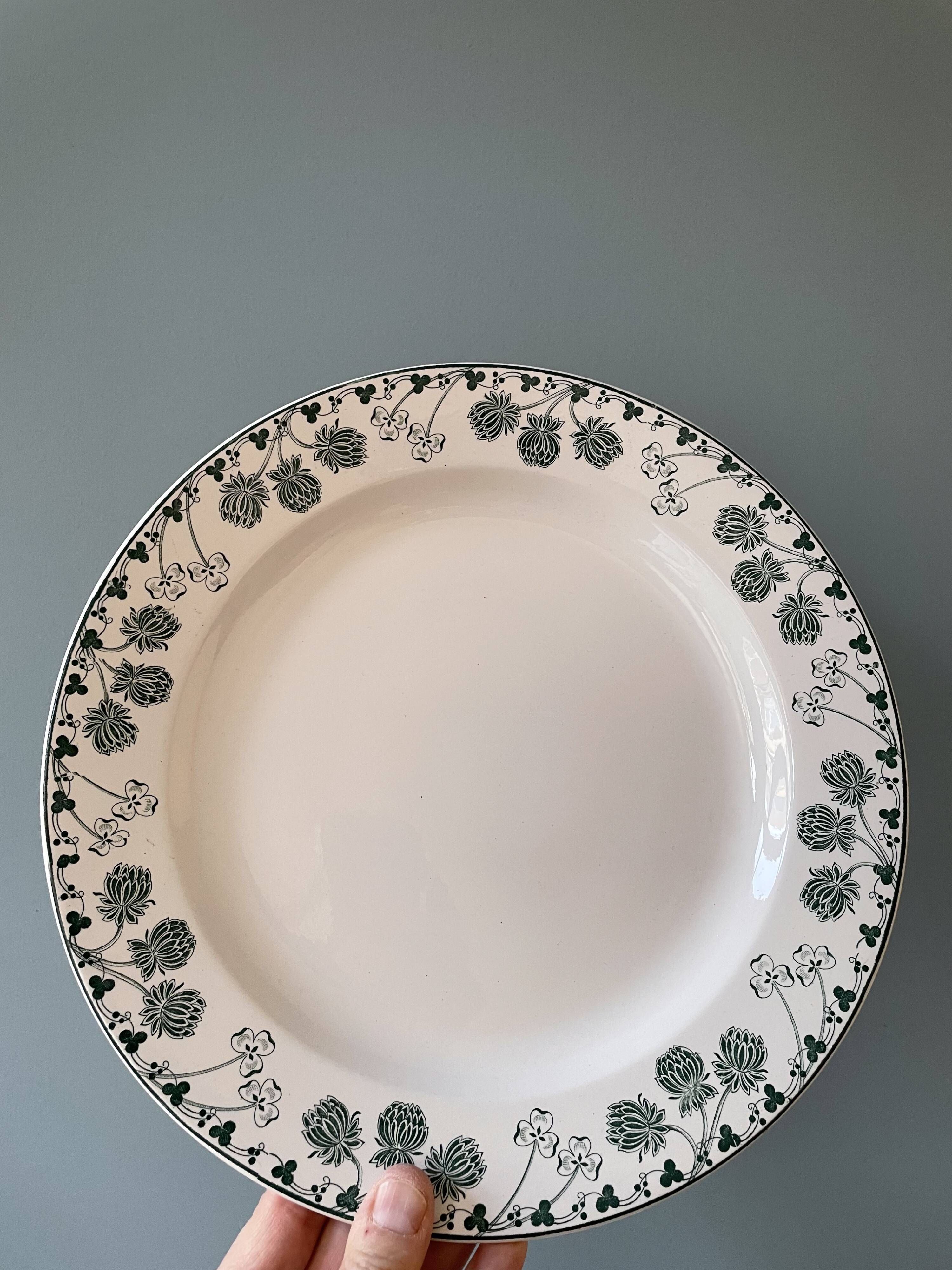 Set of 3 round dishes XIXth, Boch Frères Keramis, Trifolium model