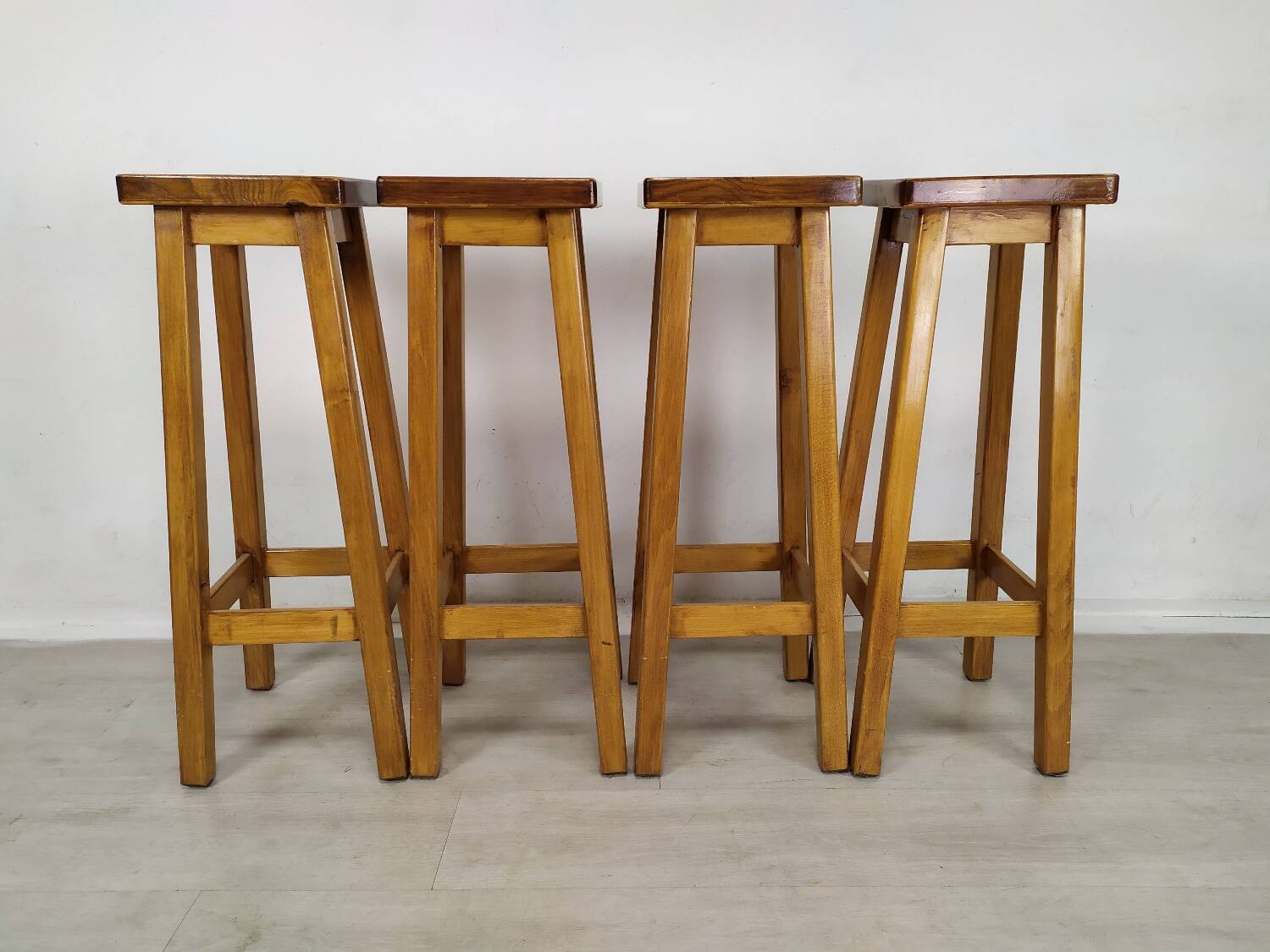 4 tabourets de bar bois vintage