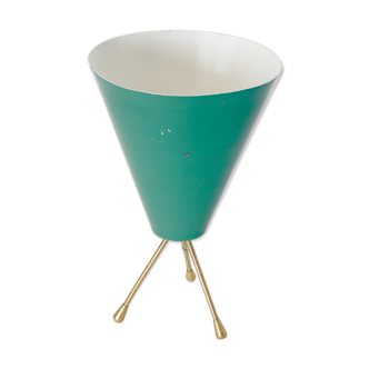 Reflector cone tripod lamp