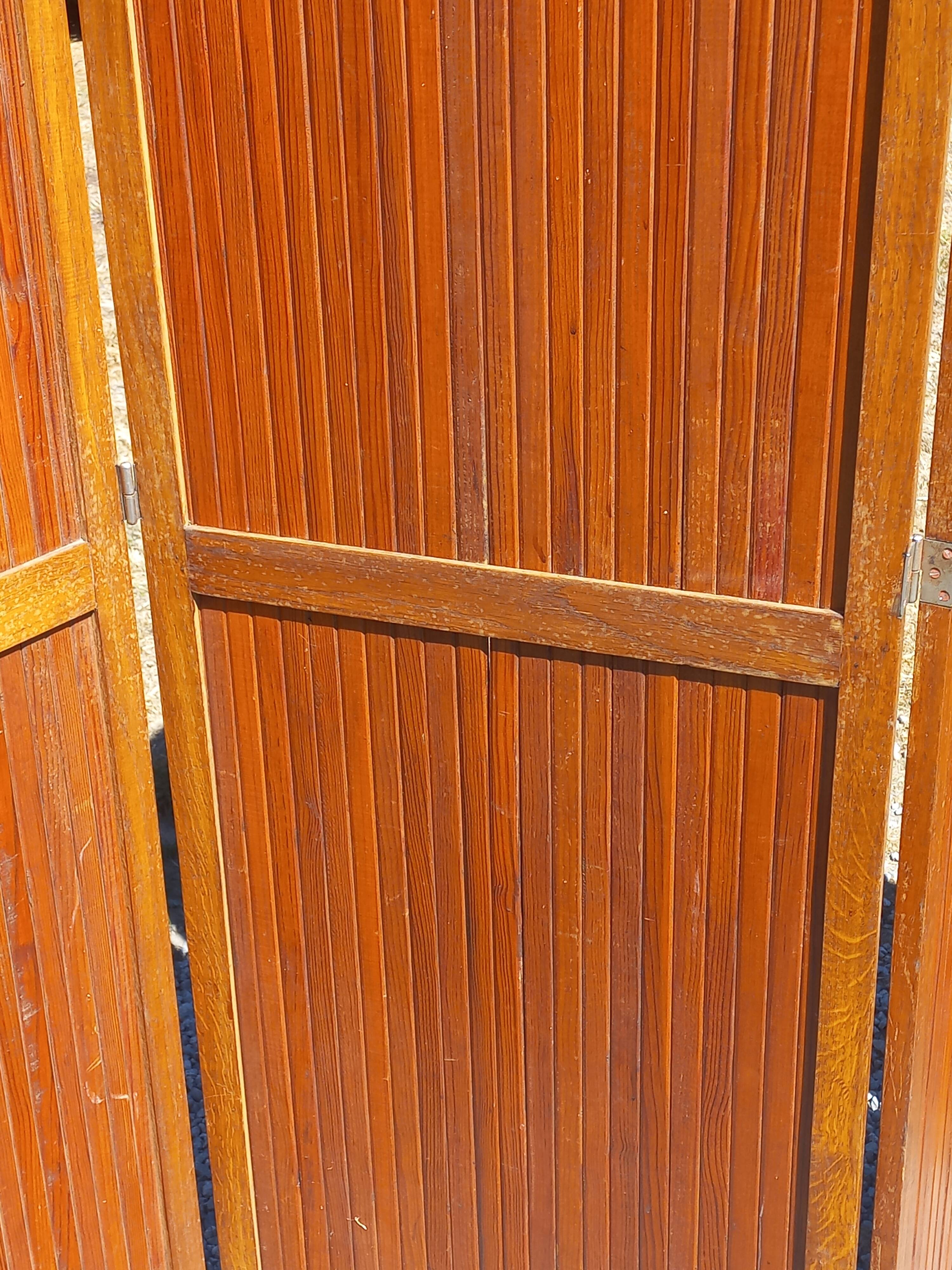 1930s bistro screen with slats