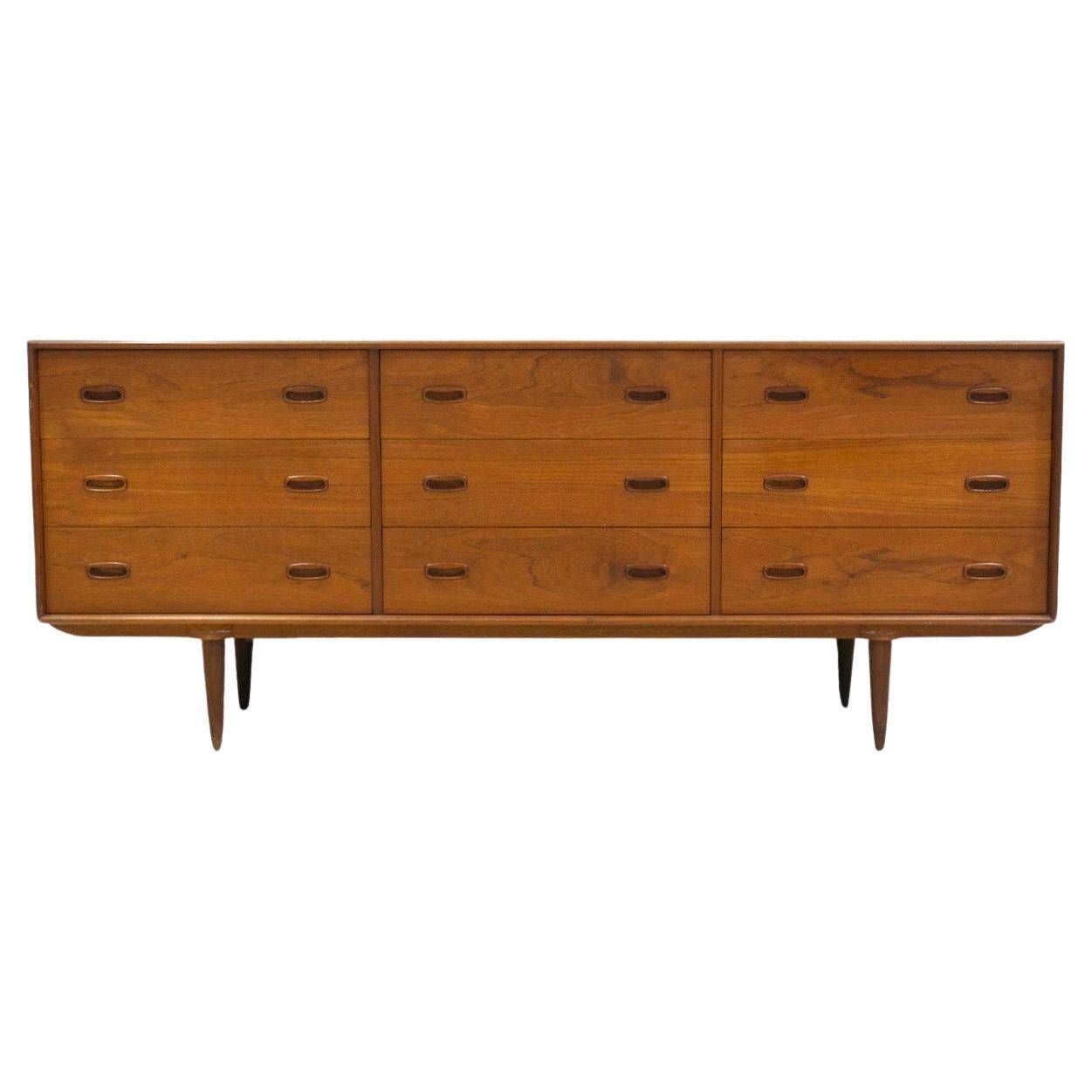 Modern Scandinavian buffet in teak with drawers