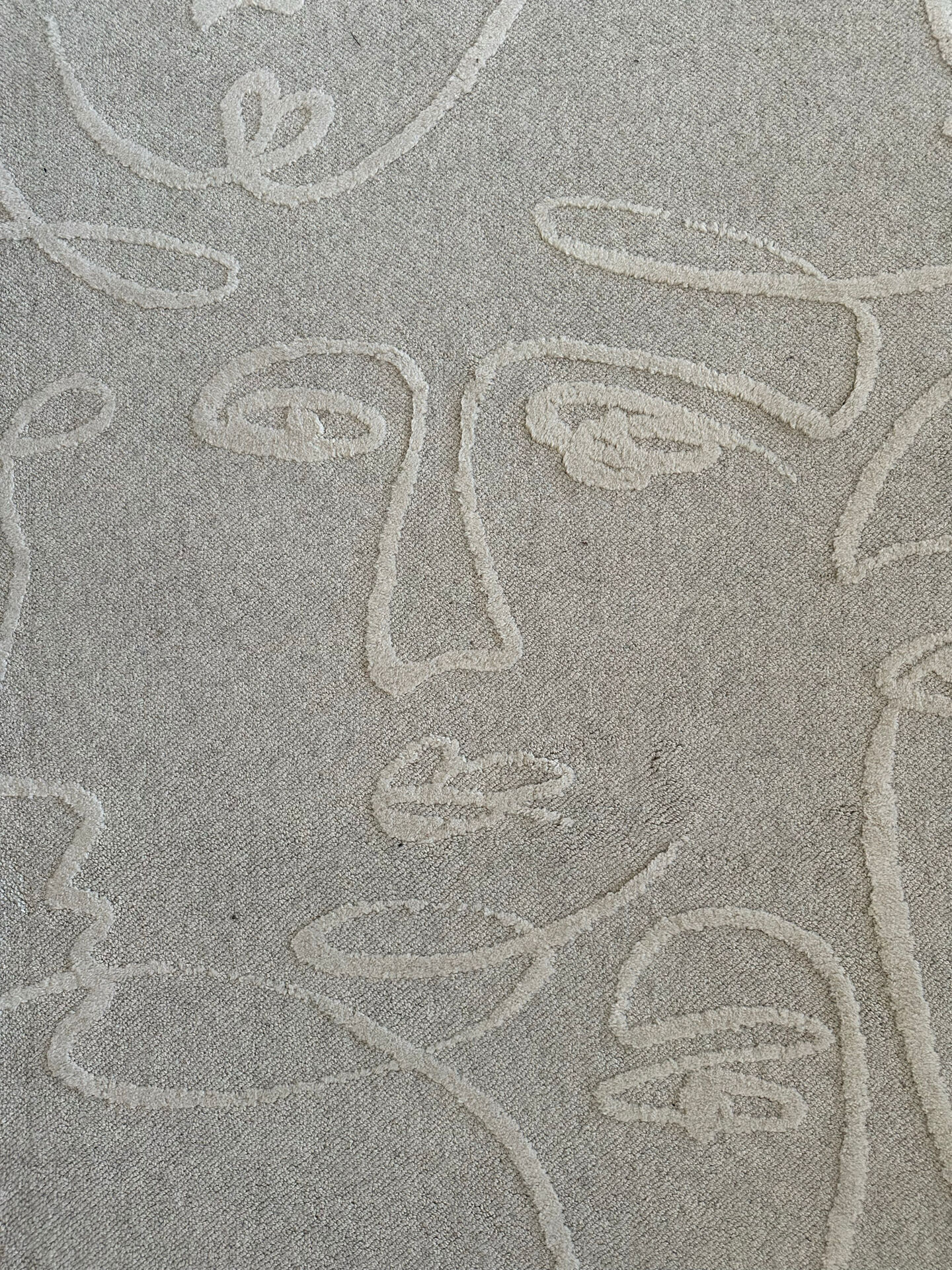 Contemporary Faces beige rug by Ligne Pure – 160 × 240 cm – New