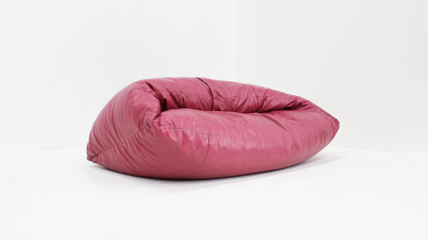 Canapé croissant vintage Raphael Raffel en cuir rose 1970