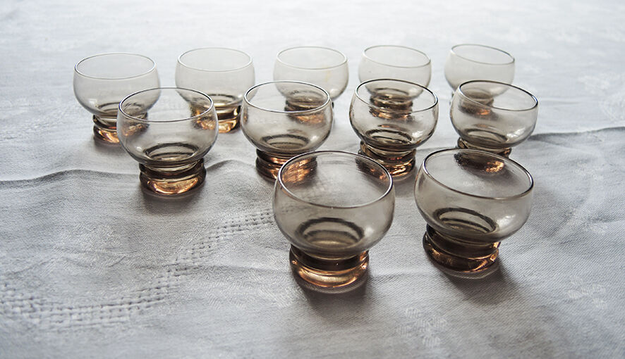 11 ancient digestive glasses in smoked glass 70s