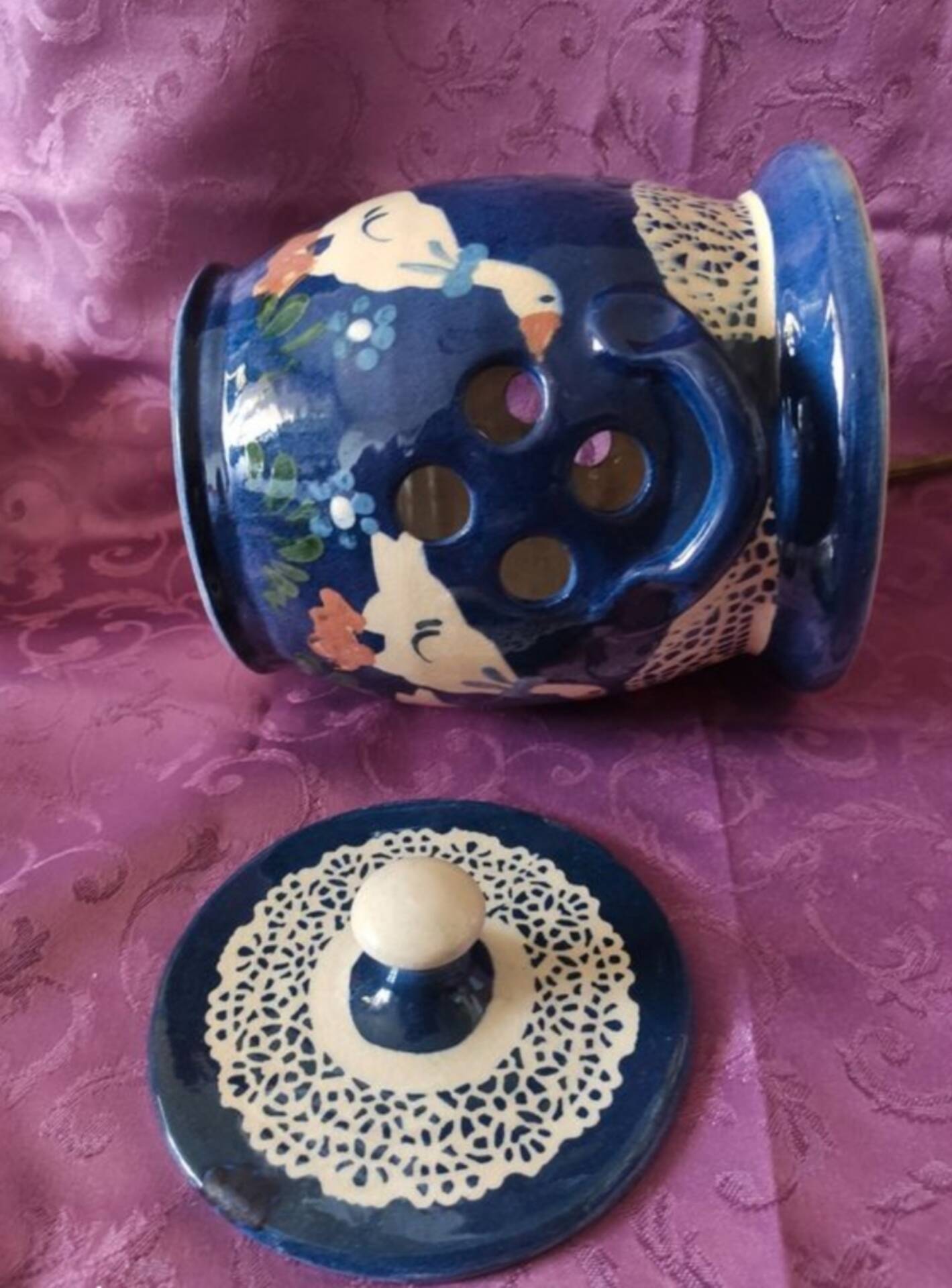 Garlic pot in ceramic