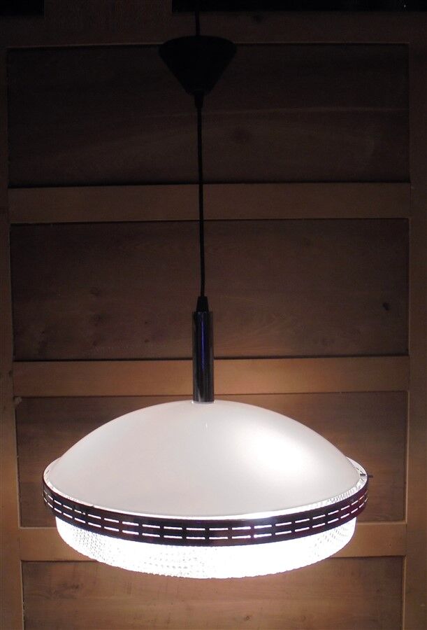 Large UFO suspension