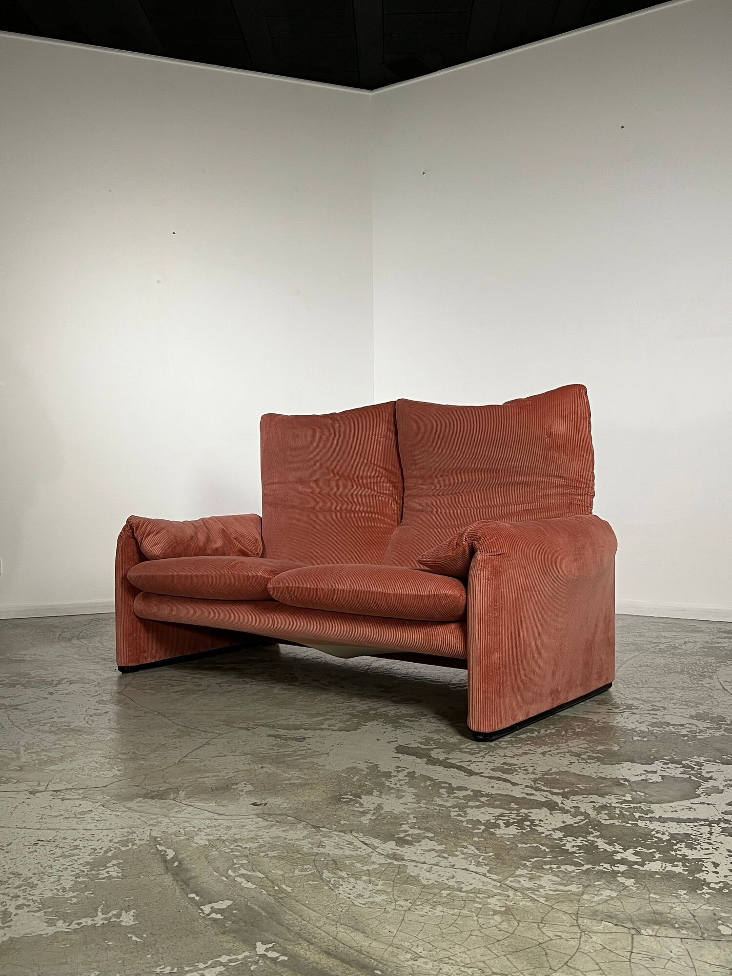 Maralunga sofa by Vico Magistretti for Cassina Italy 1973