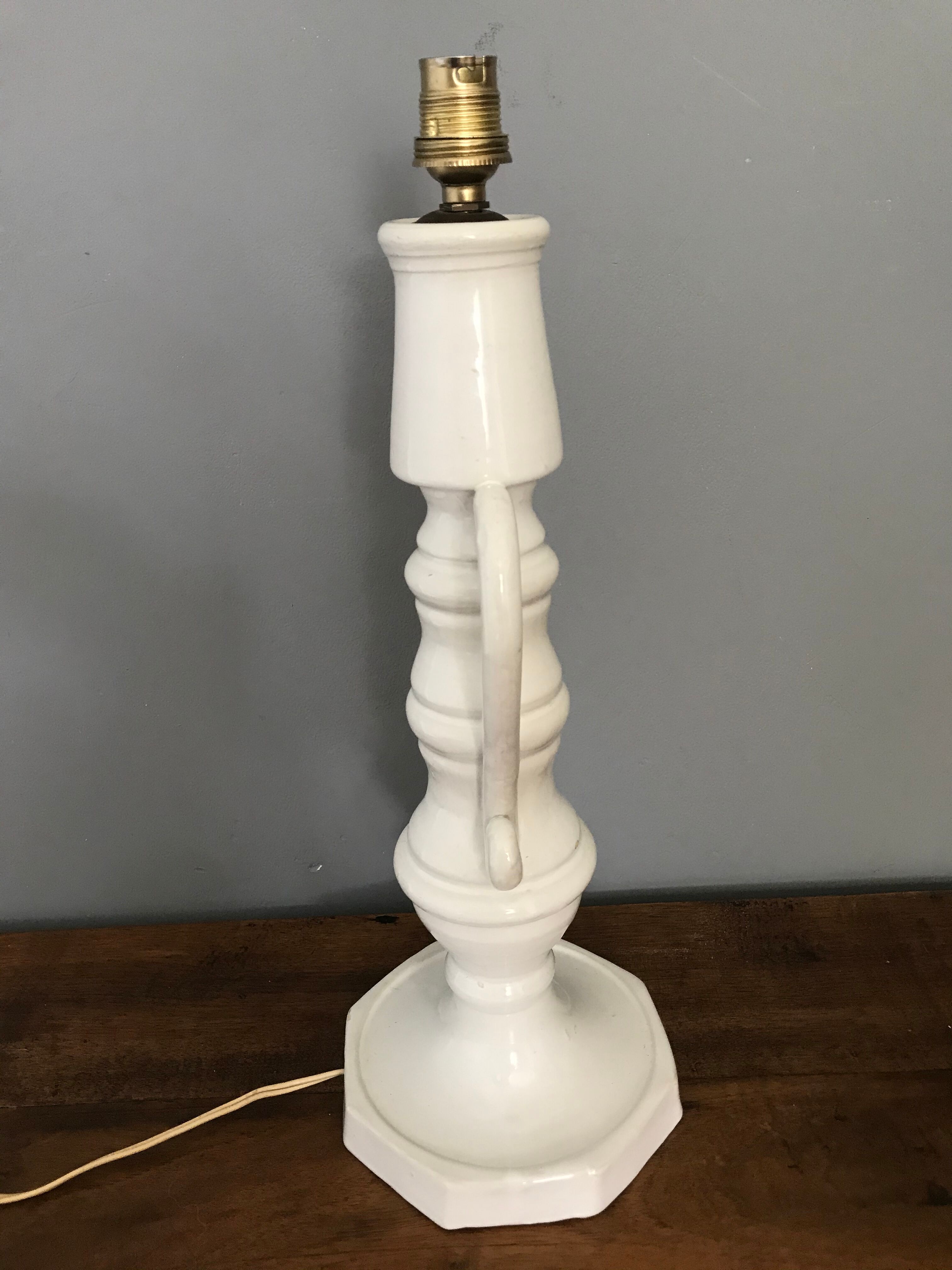 Enamelled ceramic lamp
