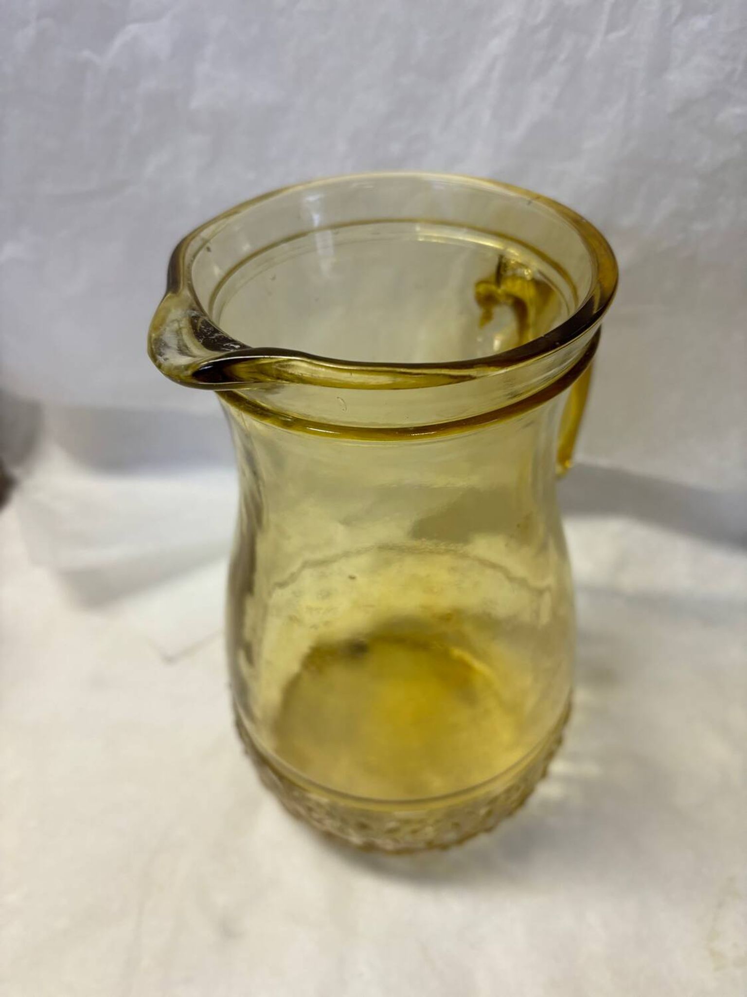 Carafe en verre ambré