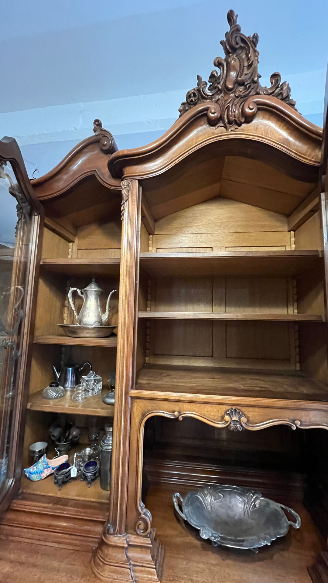 Buffet Noyer de style Louis XV