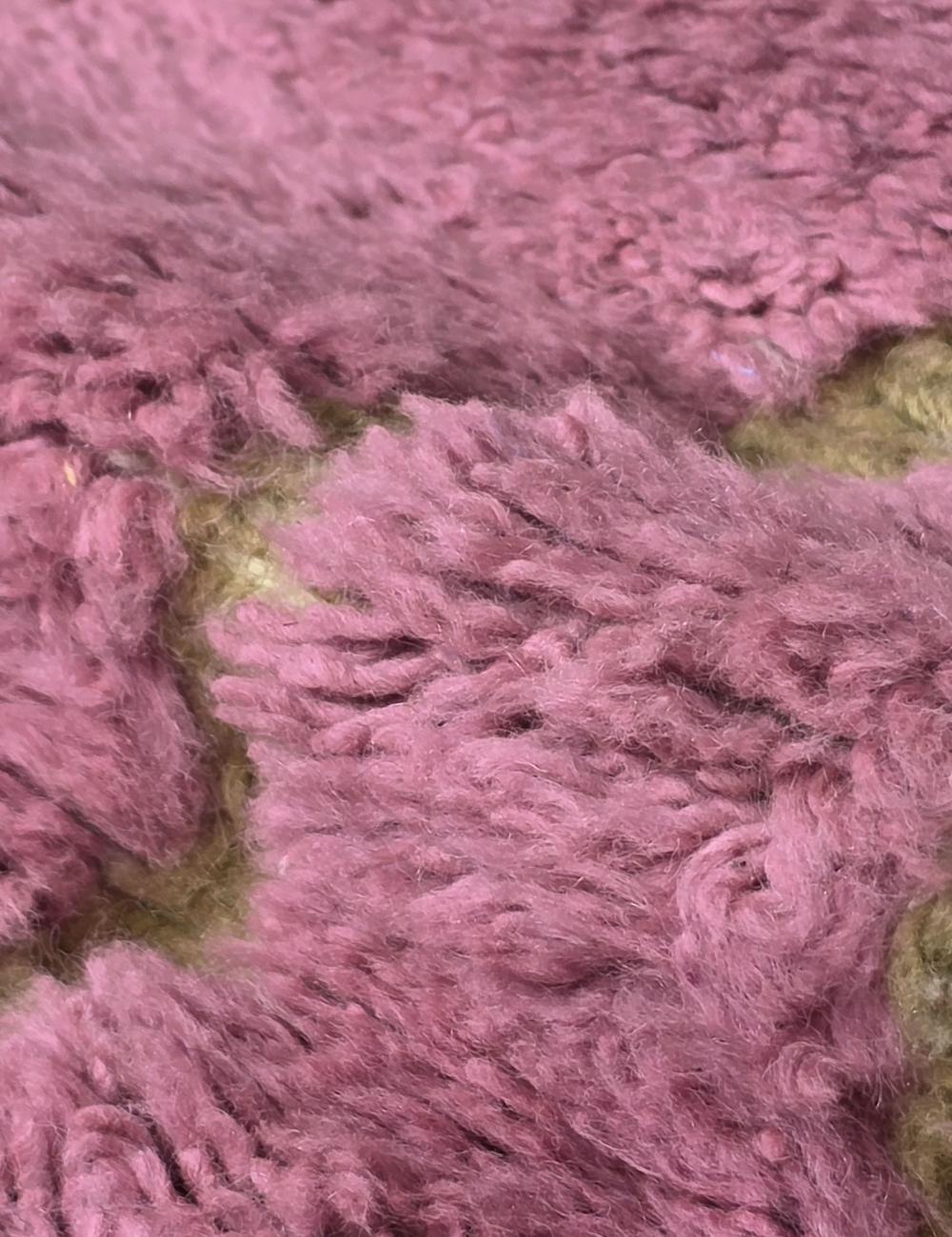 Contemporary Pink Rug - 250 x 200 cm