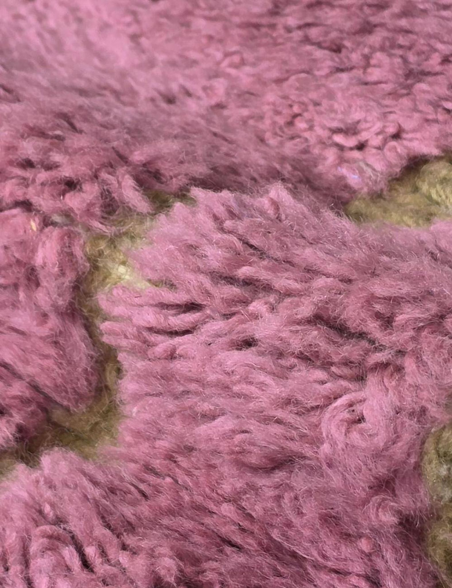 Contemporary Pink Rug - 250 x 200 cm