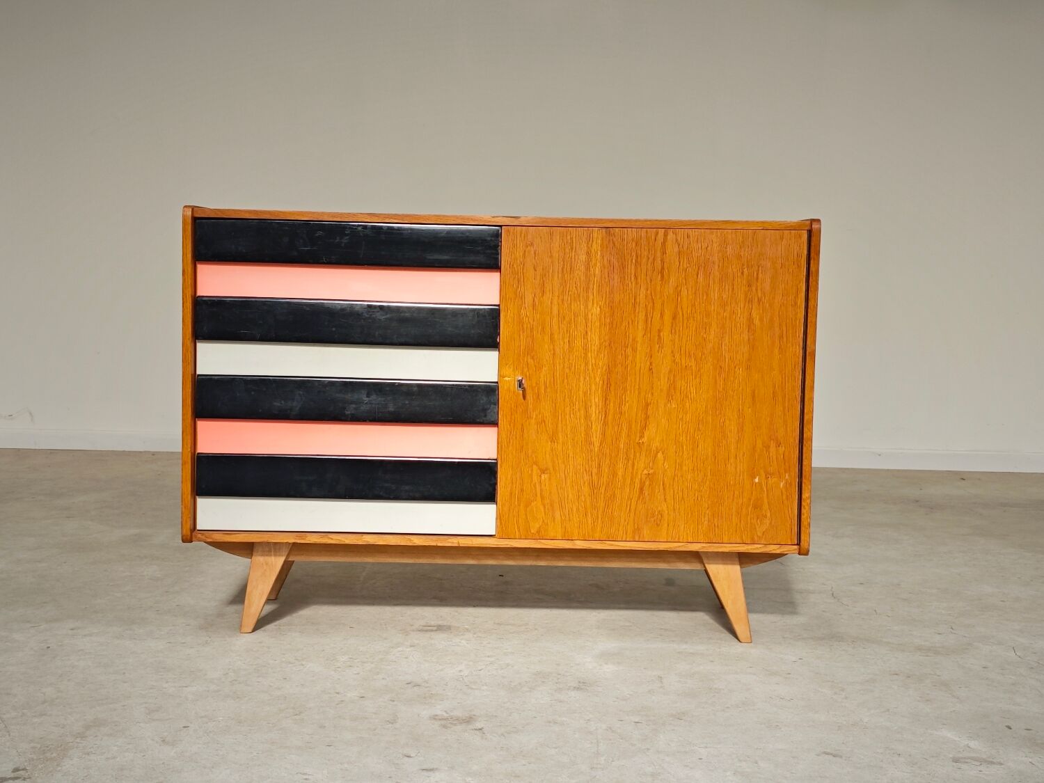 U 458 pink and grey sideboard by Jiri Jiroutek for Interier Praha 1960