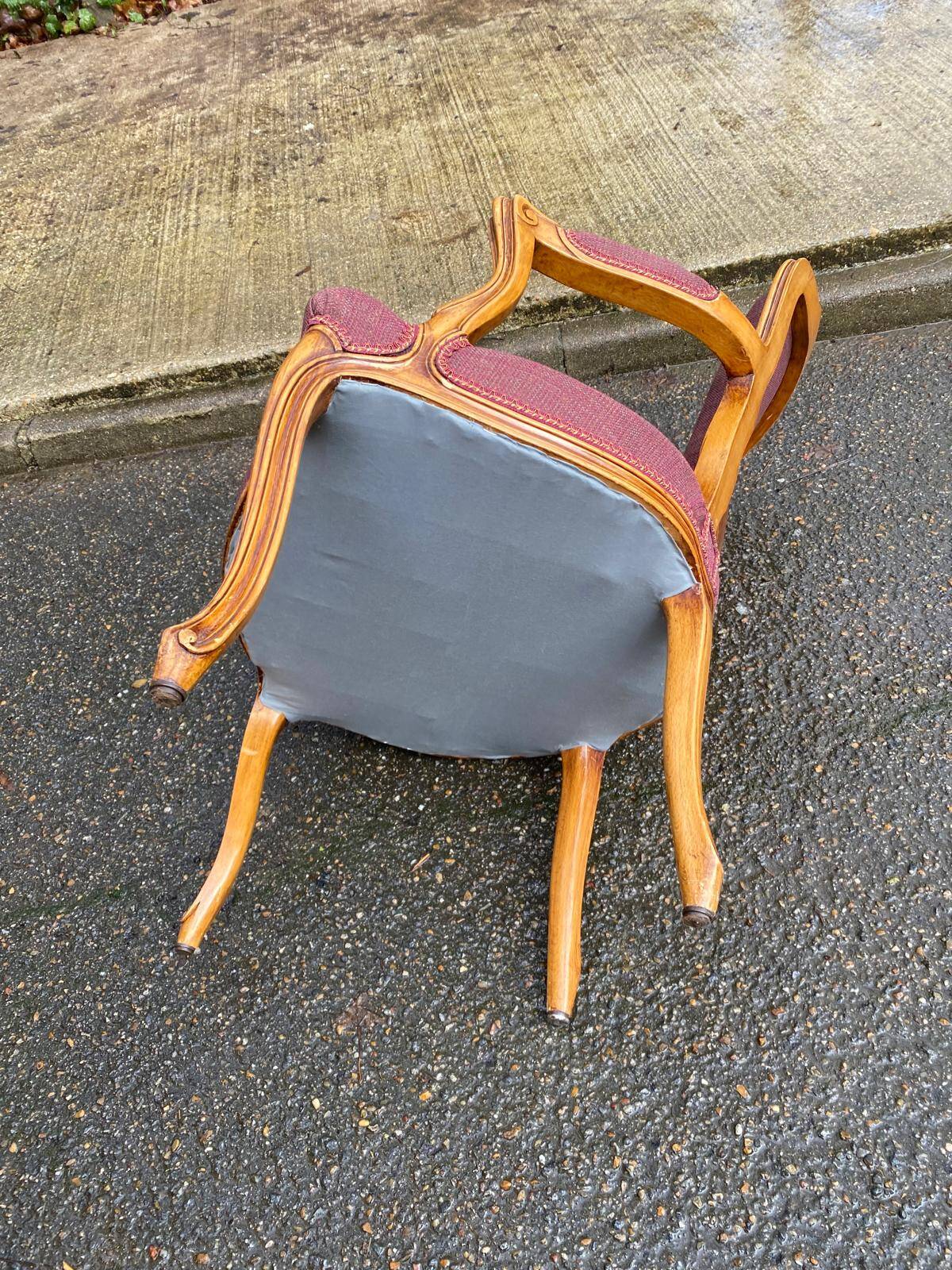 Louis XV armchair in solid wood and burgundy fabric