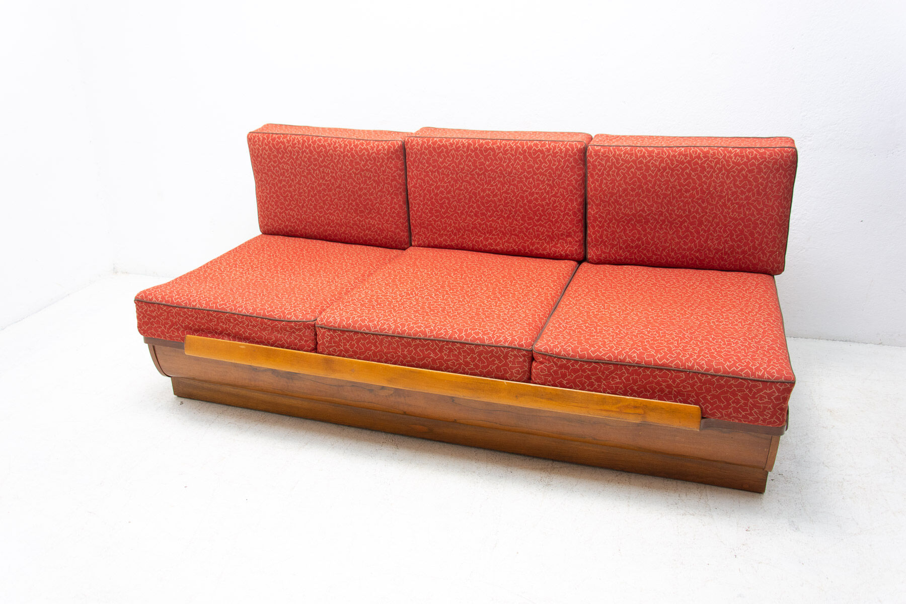 Mid century sofabed in walnut by Jindrich Halabala for UP Zavody, 1950´s