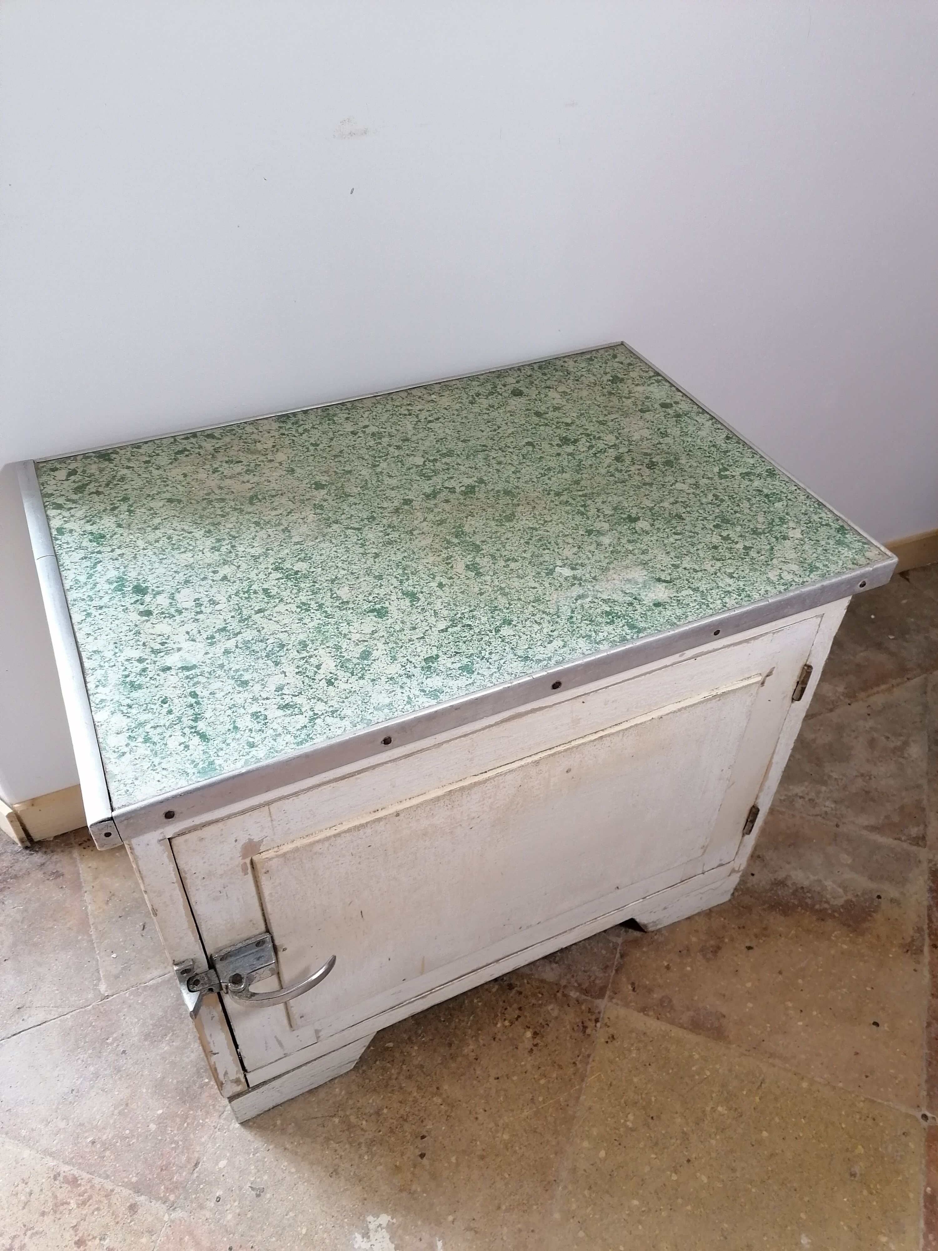 Piece of furniture made of wood and zinc