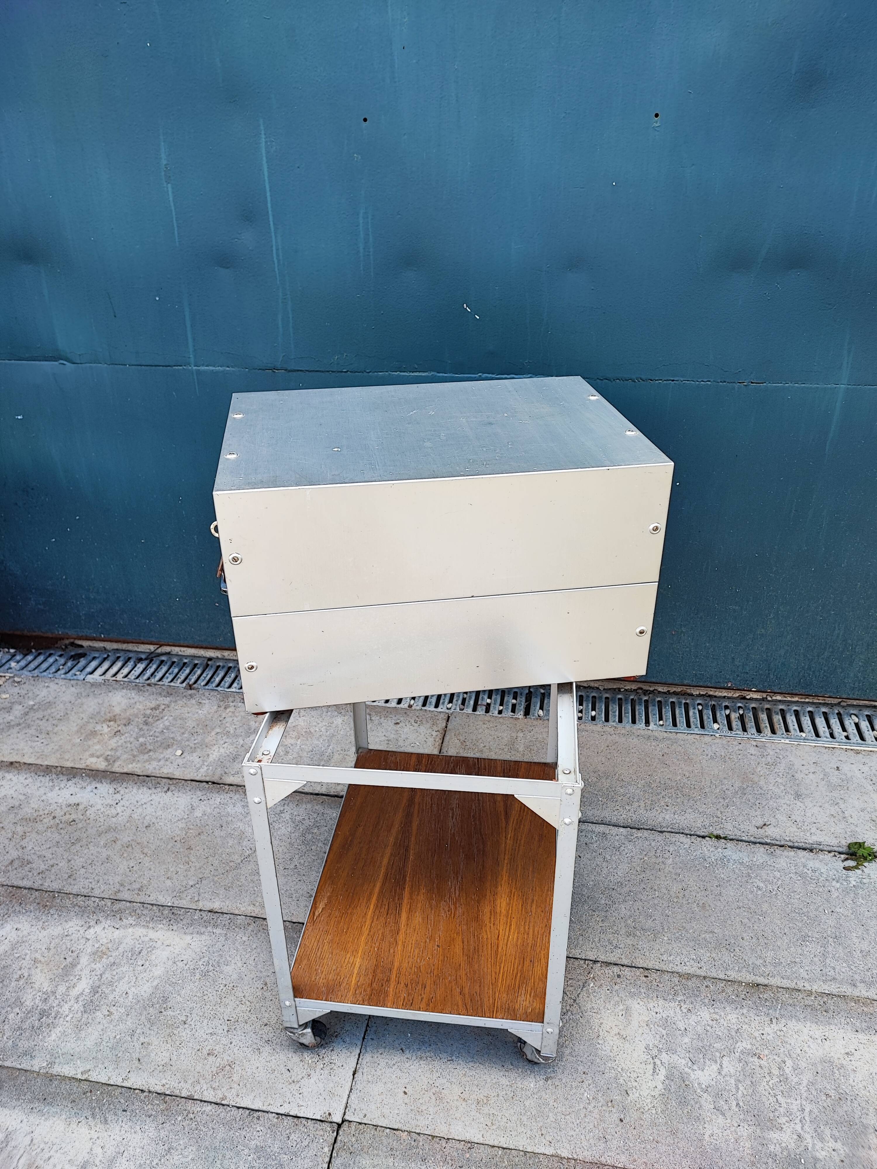 Metal binder ruwa bell