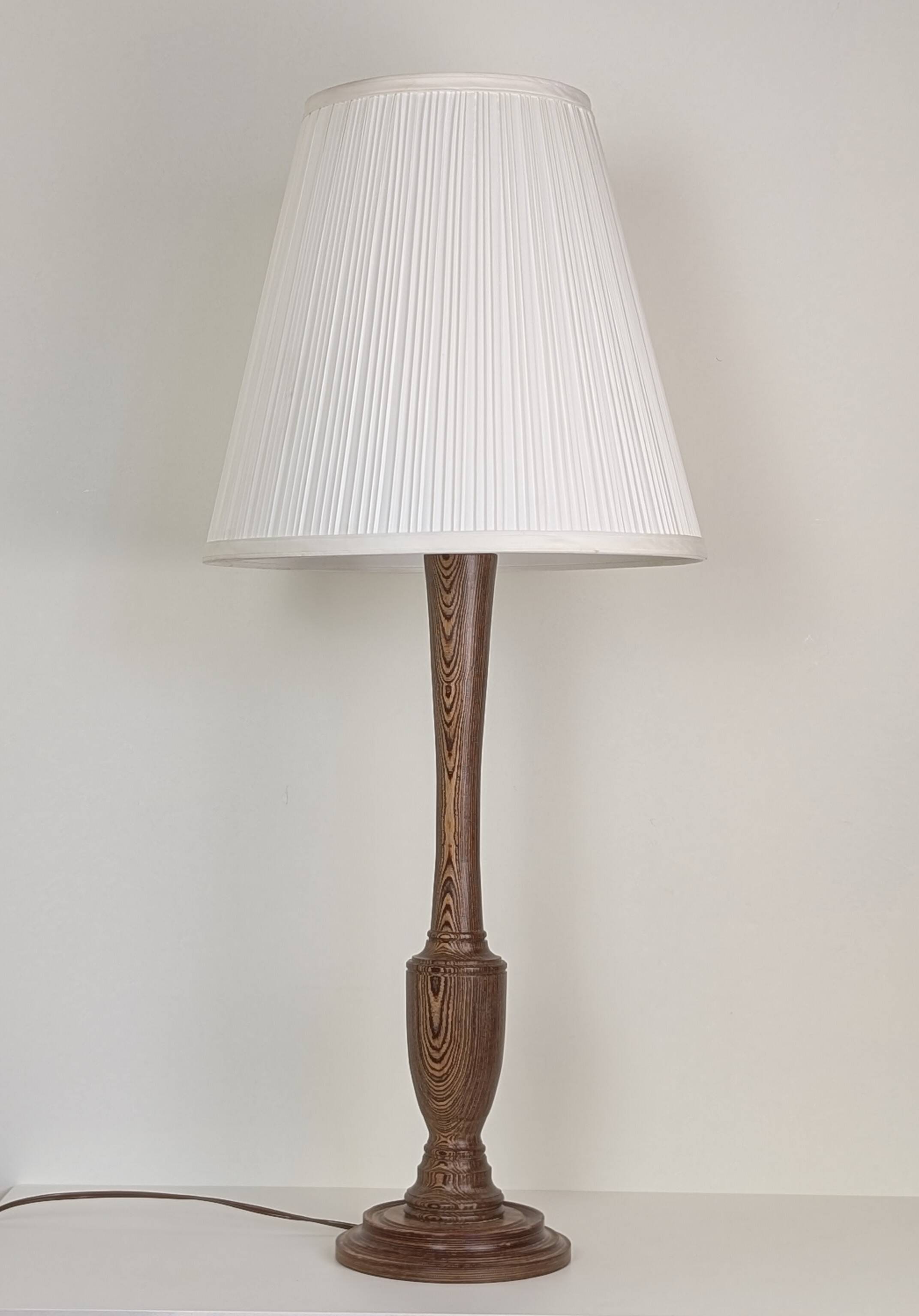 Lampe en bois tourné