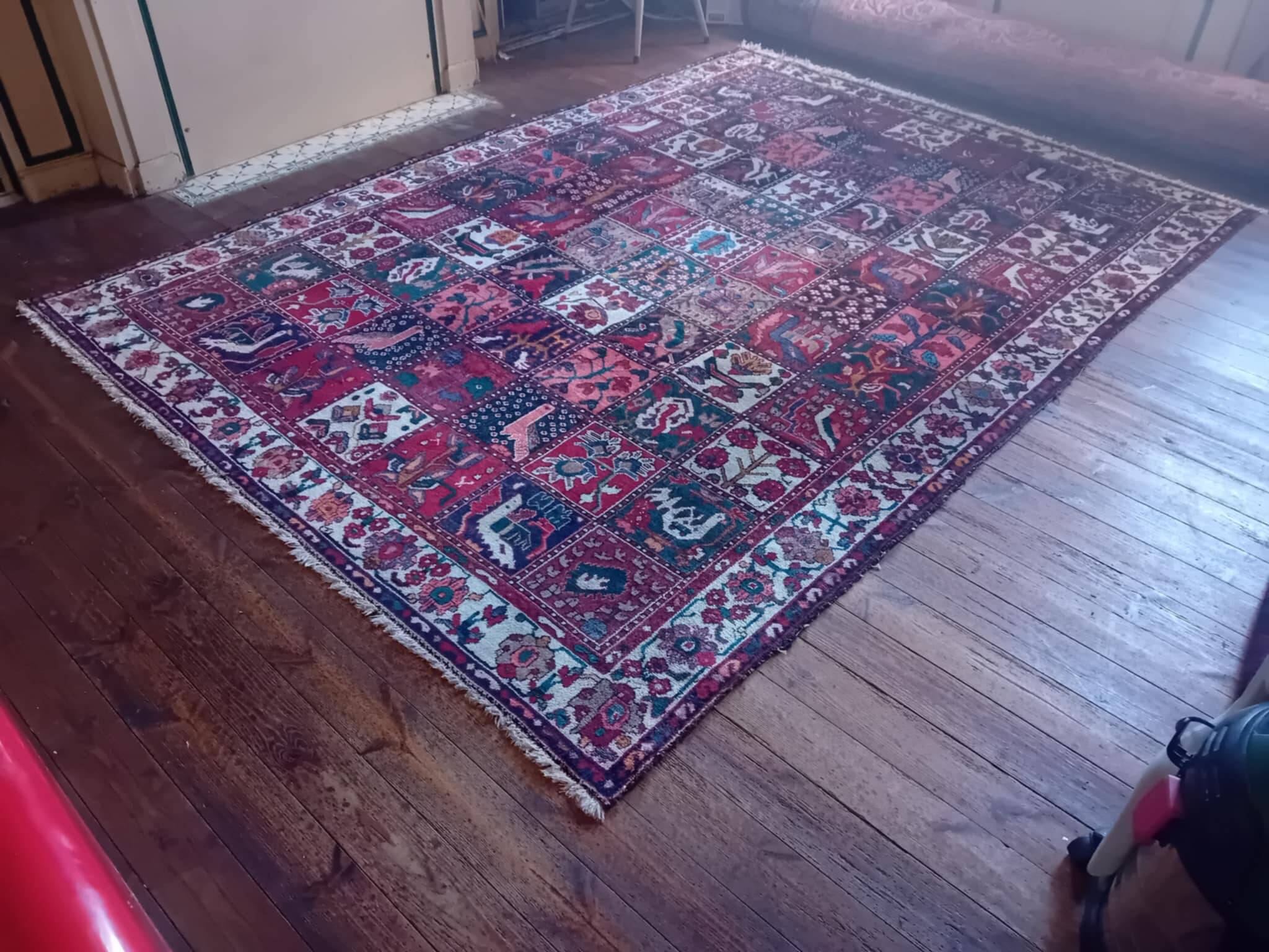 Handmade Persian Bachtiar Rug 304x213cm