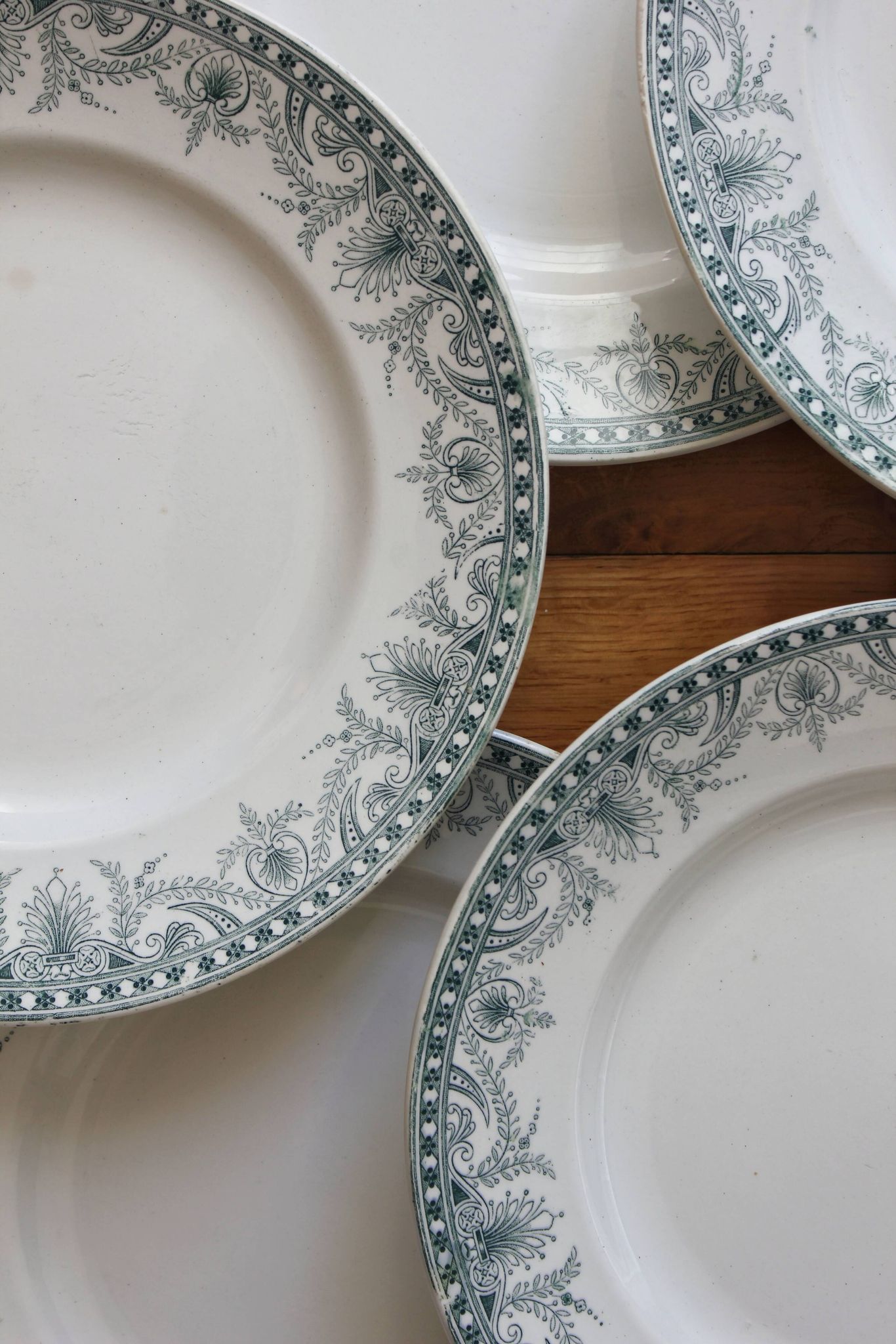 10 flat plates in iron earth "Wilbur" Moulin des Loups and Hamage early twentieth century