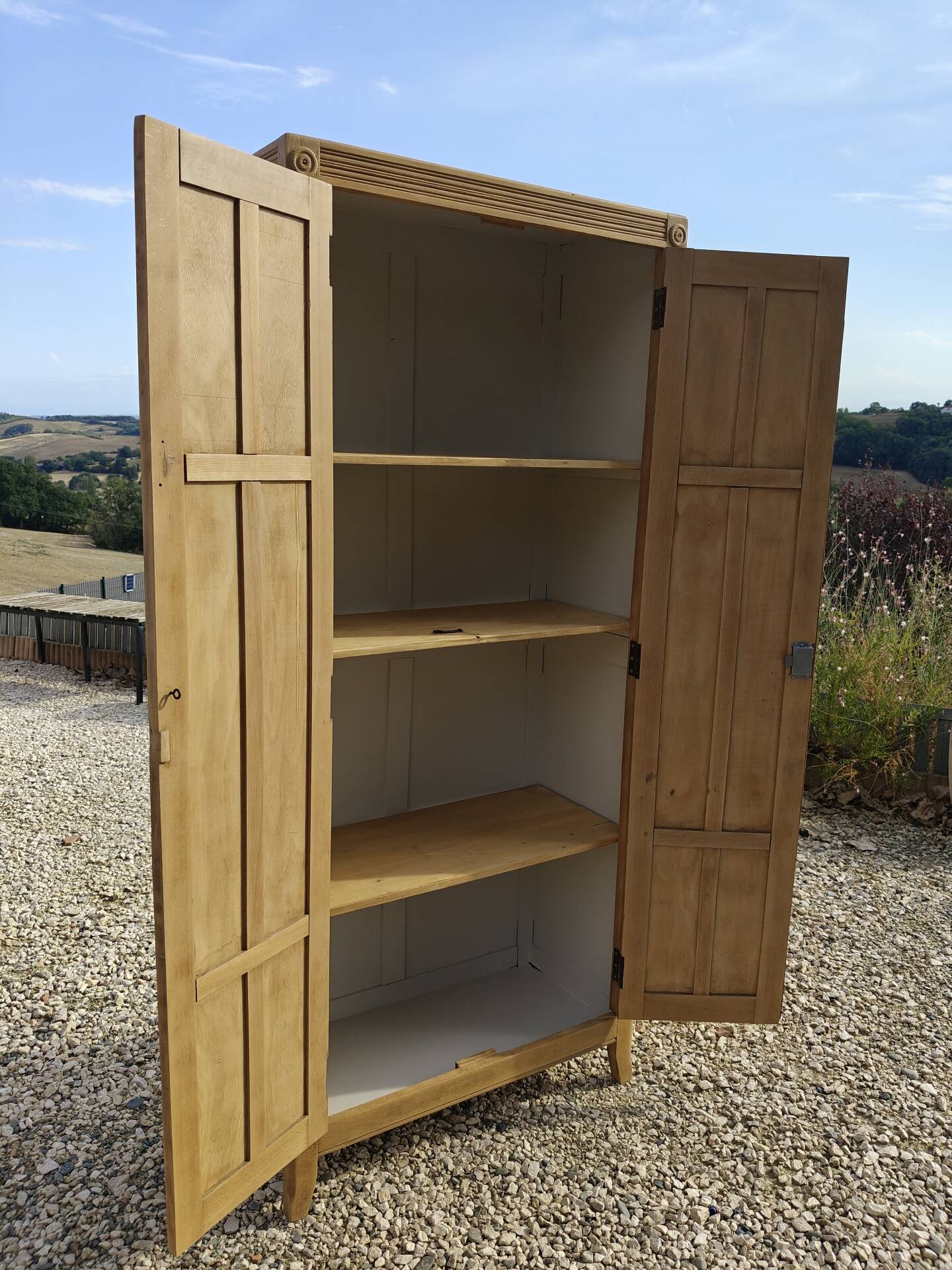 Armoire parisienne