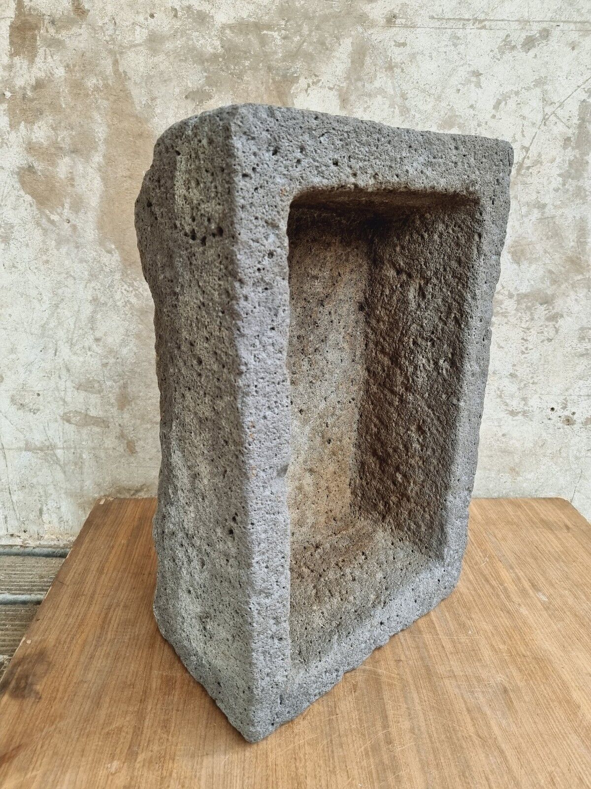 Auge en pierre lavabo antique français
